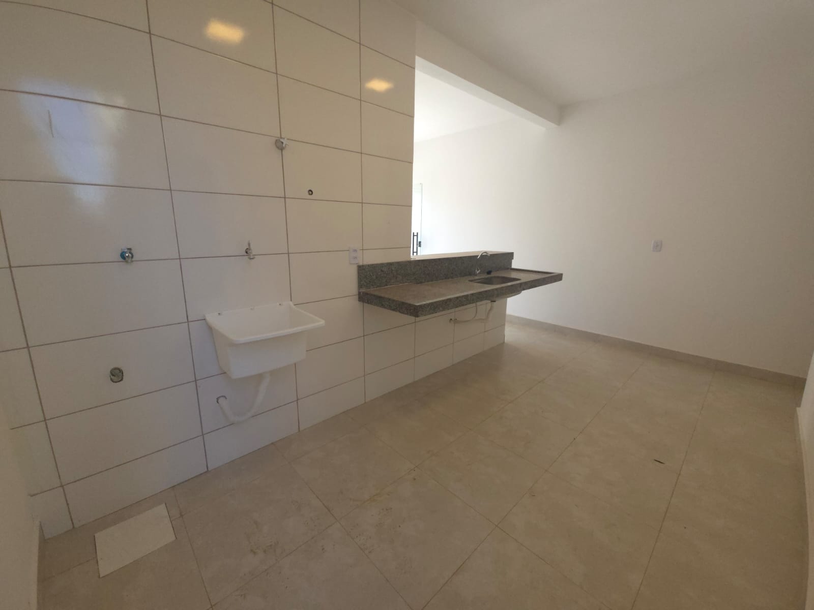Casa com 2 quartos a venda GO 040, proximo ao Madre Germana e terminal Maranata em Goiania