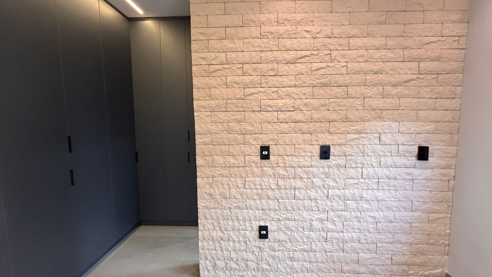 Casa térrea a venda / Jardins Barcelona / 190 m² e terreno de 300 m² /  3 suites / home theater / piscina aquecida com prainha / hidro / LED