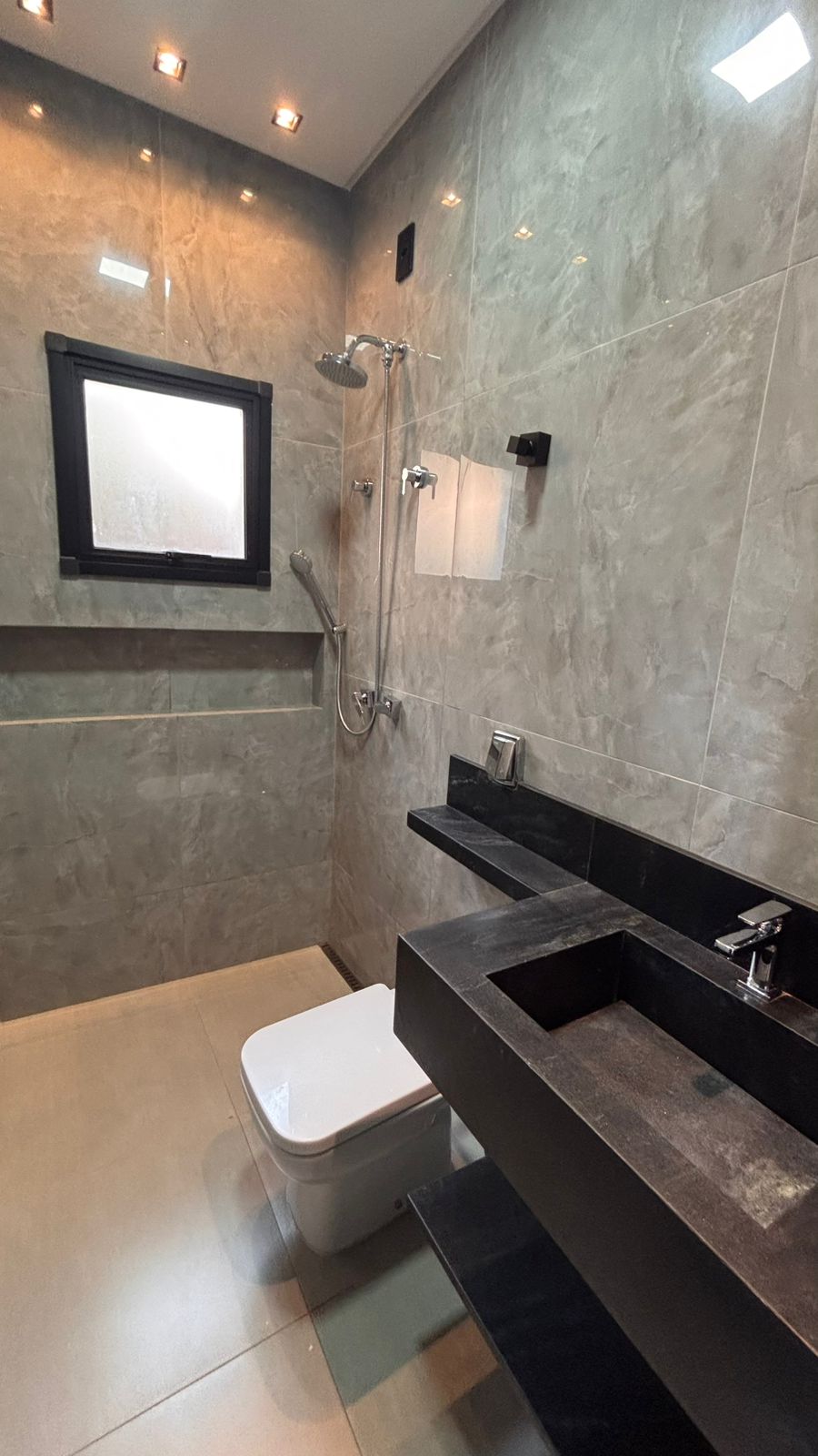 Casa térrea a venda / Jardins Barcelona / 190 m² e terreno de 300 m² /  3 suites / home theater / piscina aquecida com prainha / hidro / LED