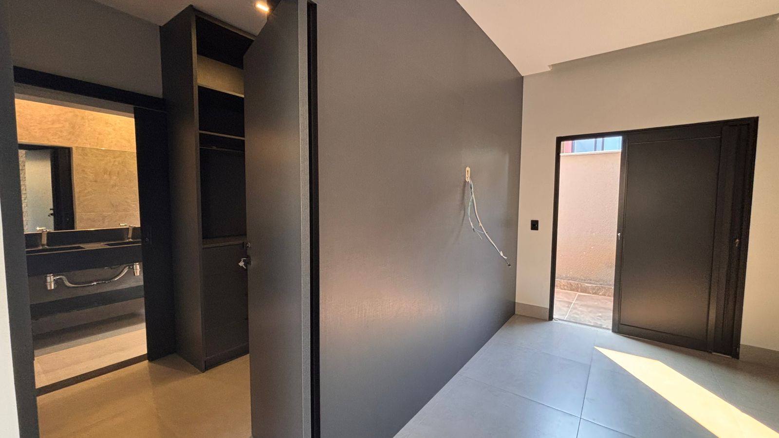 Casa térrea a venda / Jardins Barcelona / 190 m² e terreno de 300 m² /  3 suites / home theater / piscina aquecida com prainha / hidro / LED
