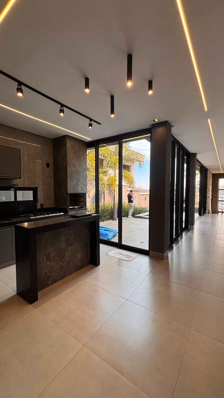 Casa térrea a venda / Jardins Barcelona / 190 m² e terreno de 300 m² /  3 suites / home theater / piscina aquecida com prainha / hidro / LED