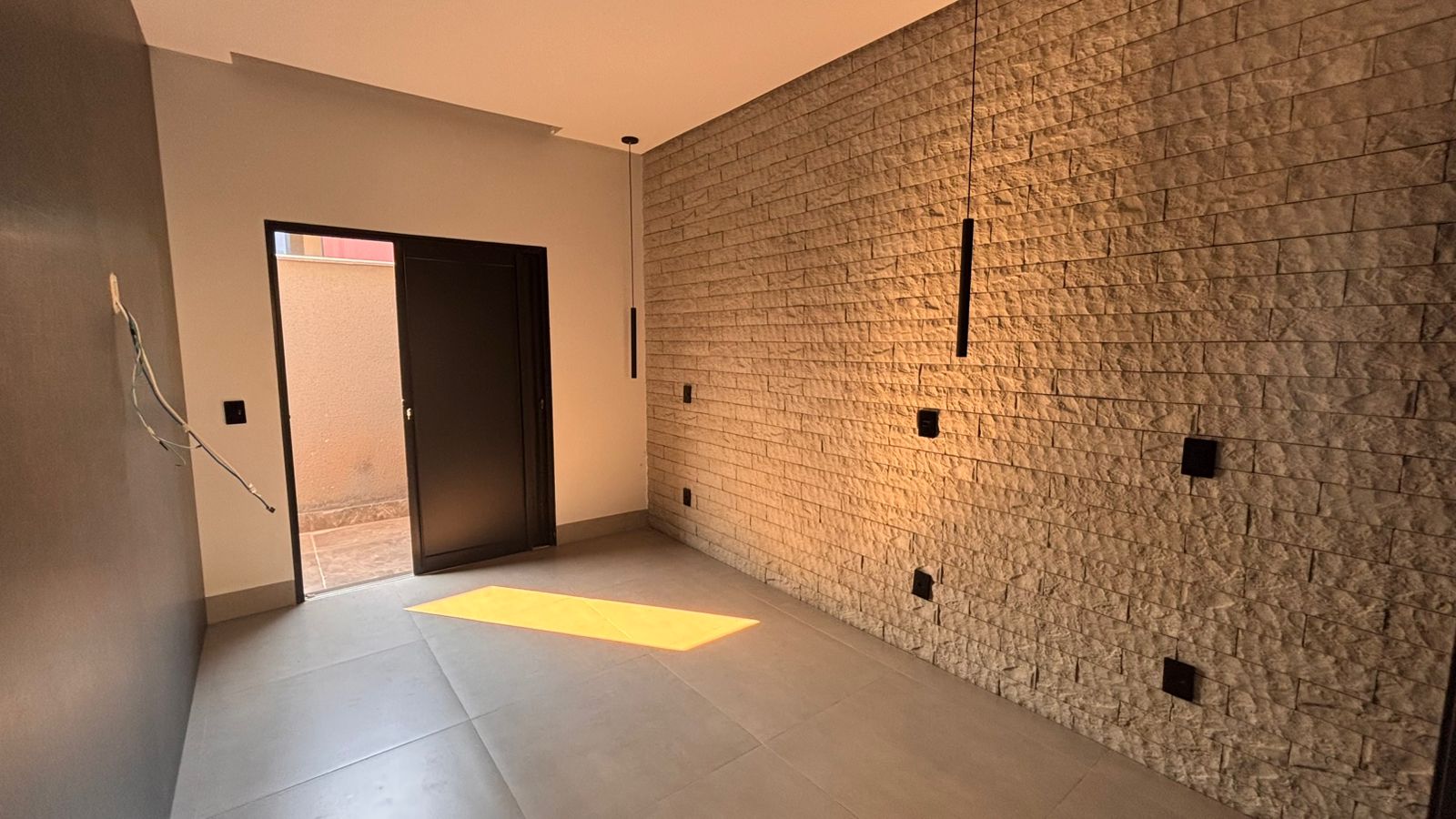 Casa térrea a venda / Jardins Barcelona / 190 m² e terreno de 300 m² /  3 suites / home theater / piscina aquecida com prainha / hidro / LED