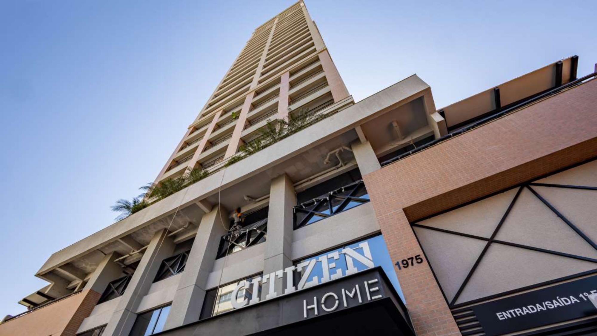 Venda de Flat mobiliado e decorado / T-35 Setor Bueno / predio novo / próximo ao Vaca Brava e Goiania shopping