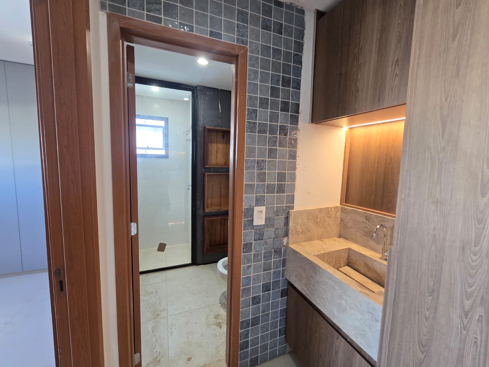 Apartamento à venda 104 m² / Setor Bueno / 2 suítes / lavabo / projeto luminotécnico e armários / prédio novo / Rua T-30