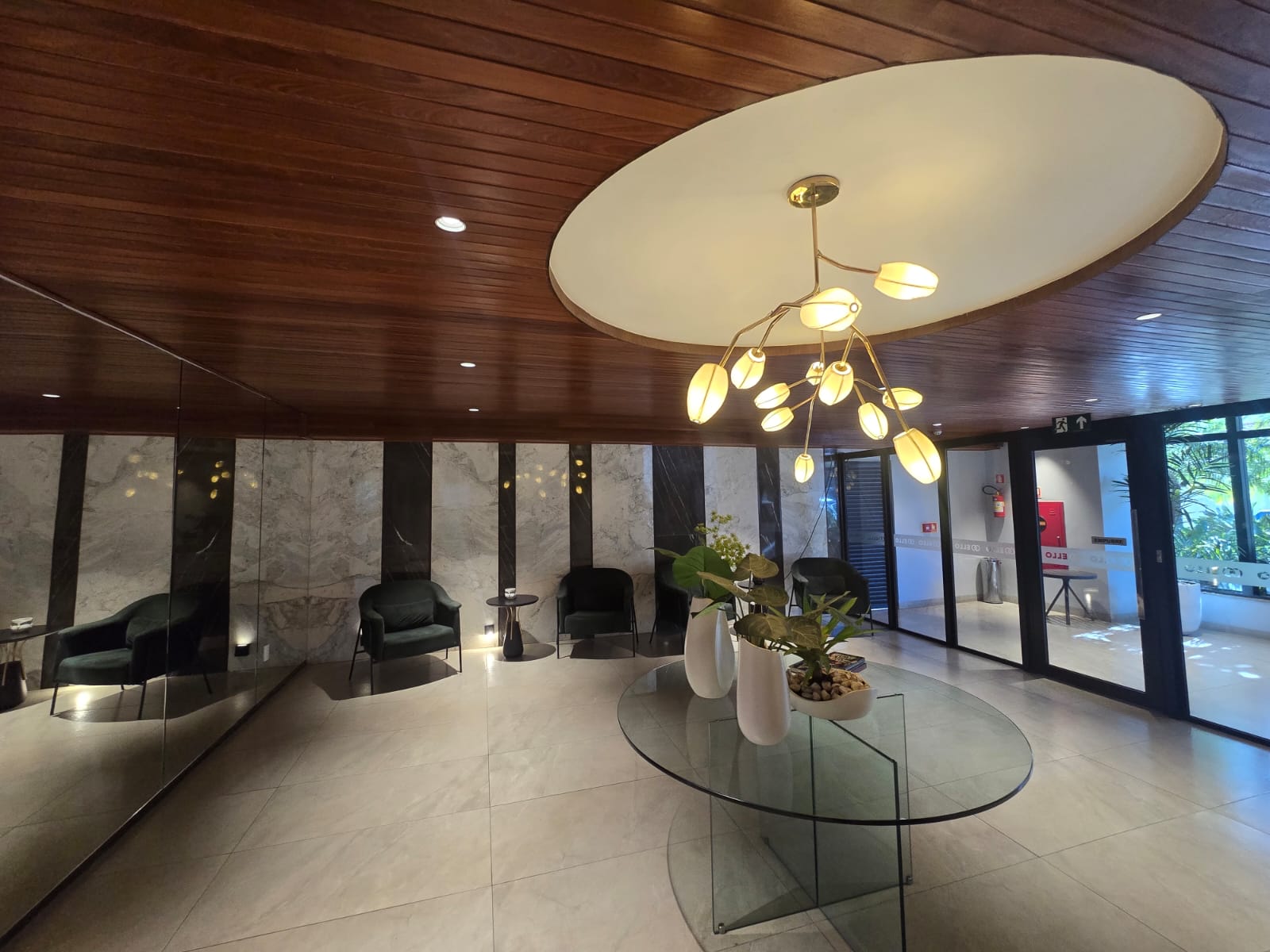 Apartamento à venda 104 m² / Setor Bueno / 2 suítes / lavabo / projeto luminotécnico e armários / prédio novo / Rua T-30