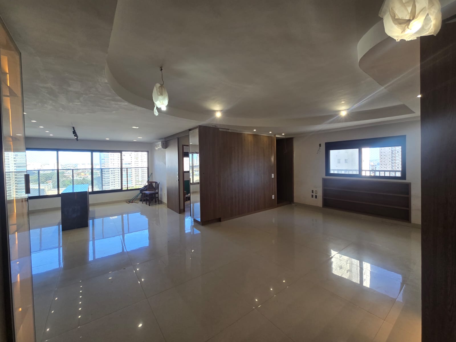 Apartamento à venda 104 m² / Setor Bueno / 2 suítes / lavabo / projeto luminotécnico e armários / prédio novo / Rua T-30
