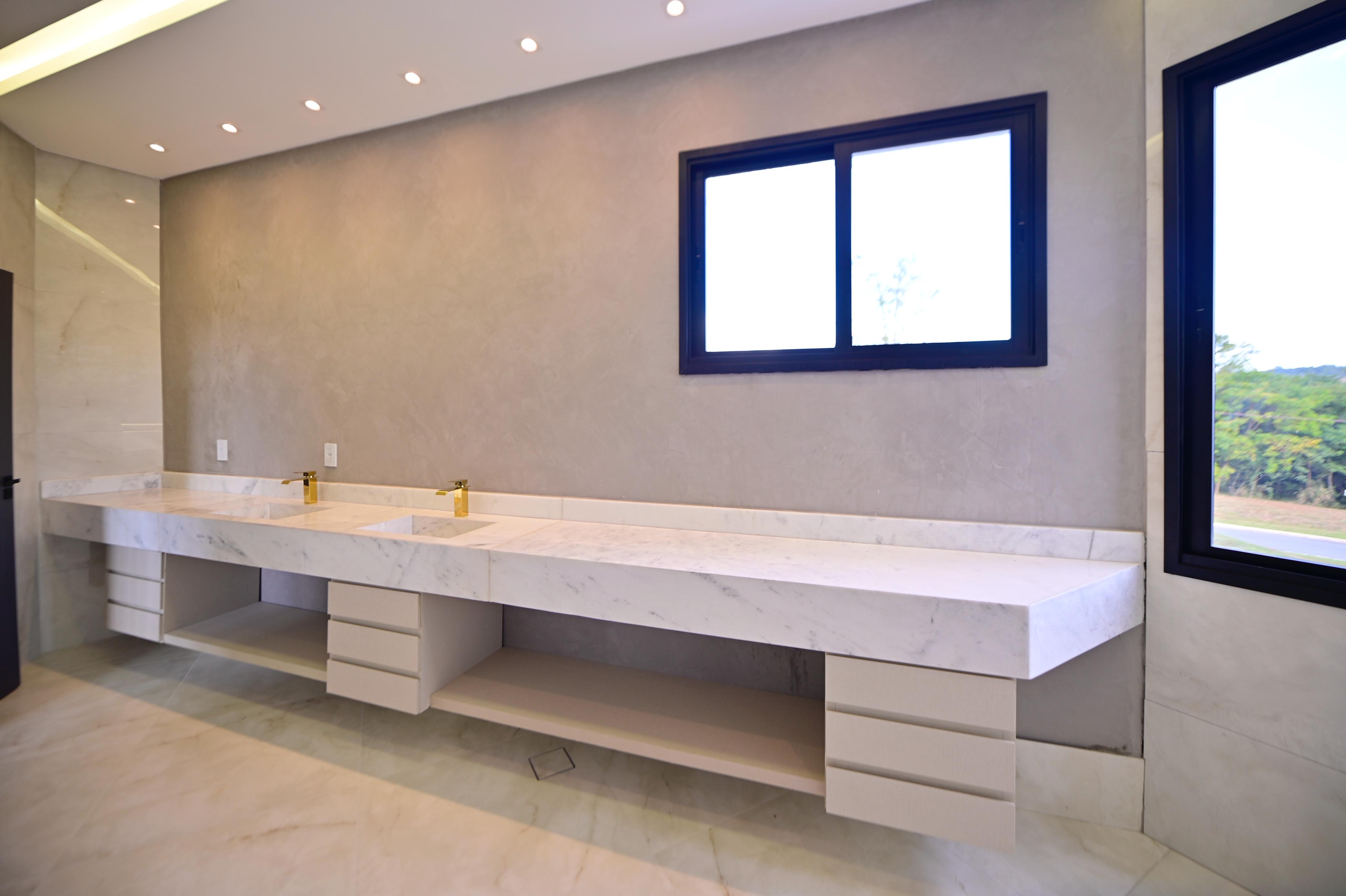 Sobrado para venda ou aluguel / Jardins Barcelona / Frente para a Mata / 3 suites / sala integrada / cozinha e banheiros com armários / piscina / novo