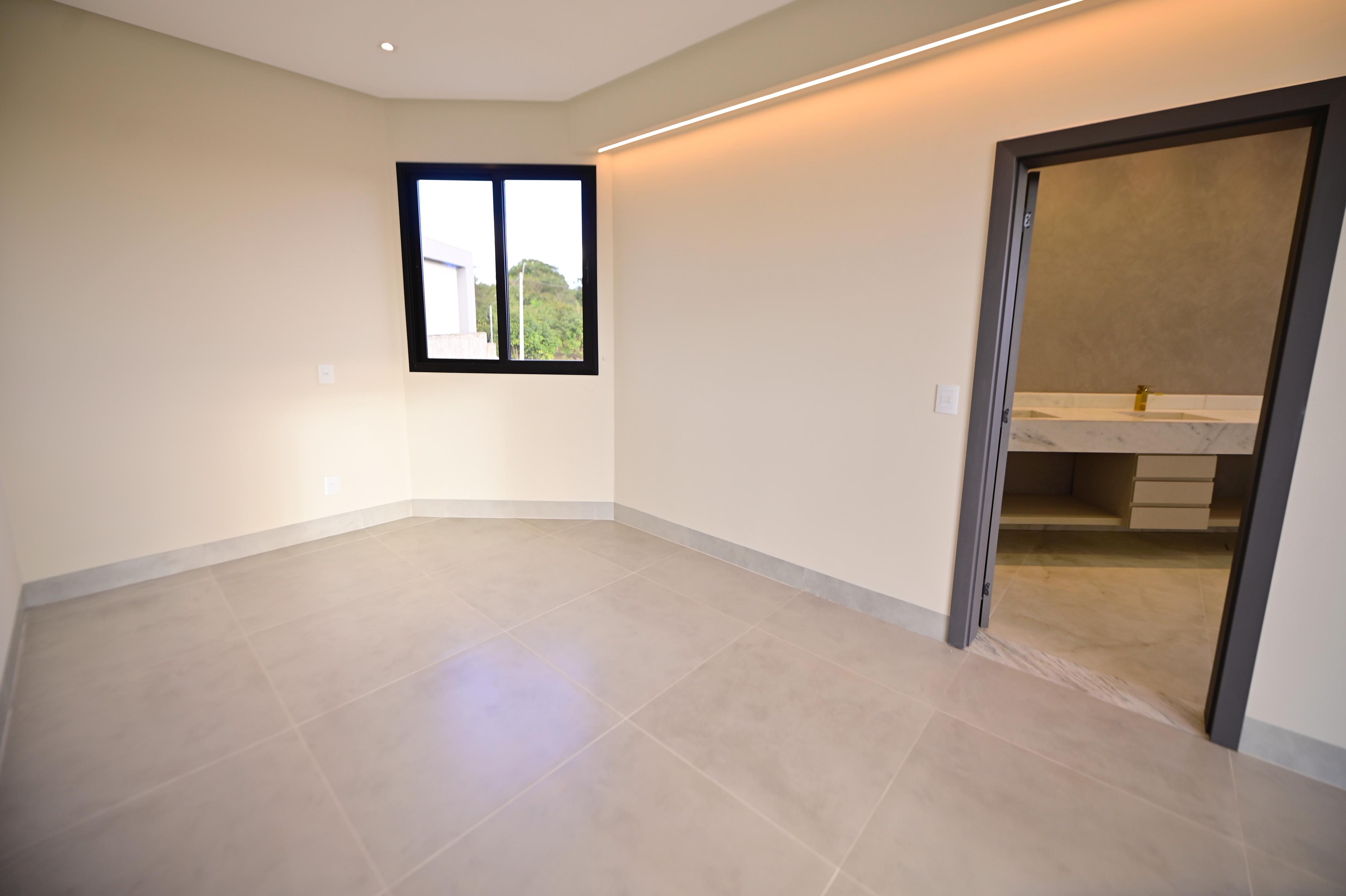 Sobrado para venda ou aluguel / Jardins Barcelona / Frente para a Mata / 3 suites / sala integrada / cozinha e banheiros com armários / piscina / novo