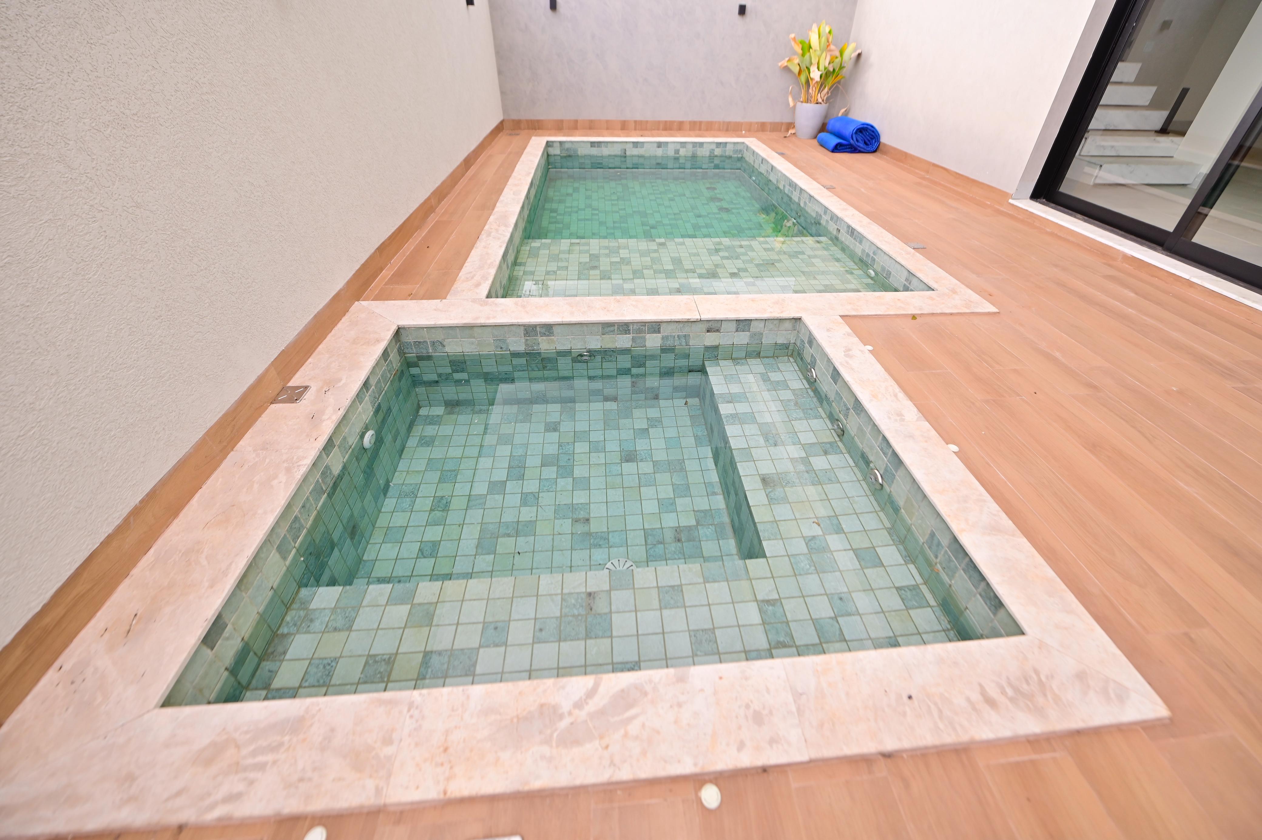 Sobrado para venda ou aluguel / Jardins Barcelona / Frente para a Mata / 3 suites / sala integrada / cozinha e banheiros com armários / piscina / novo