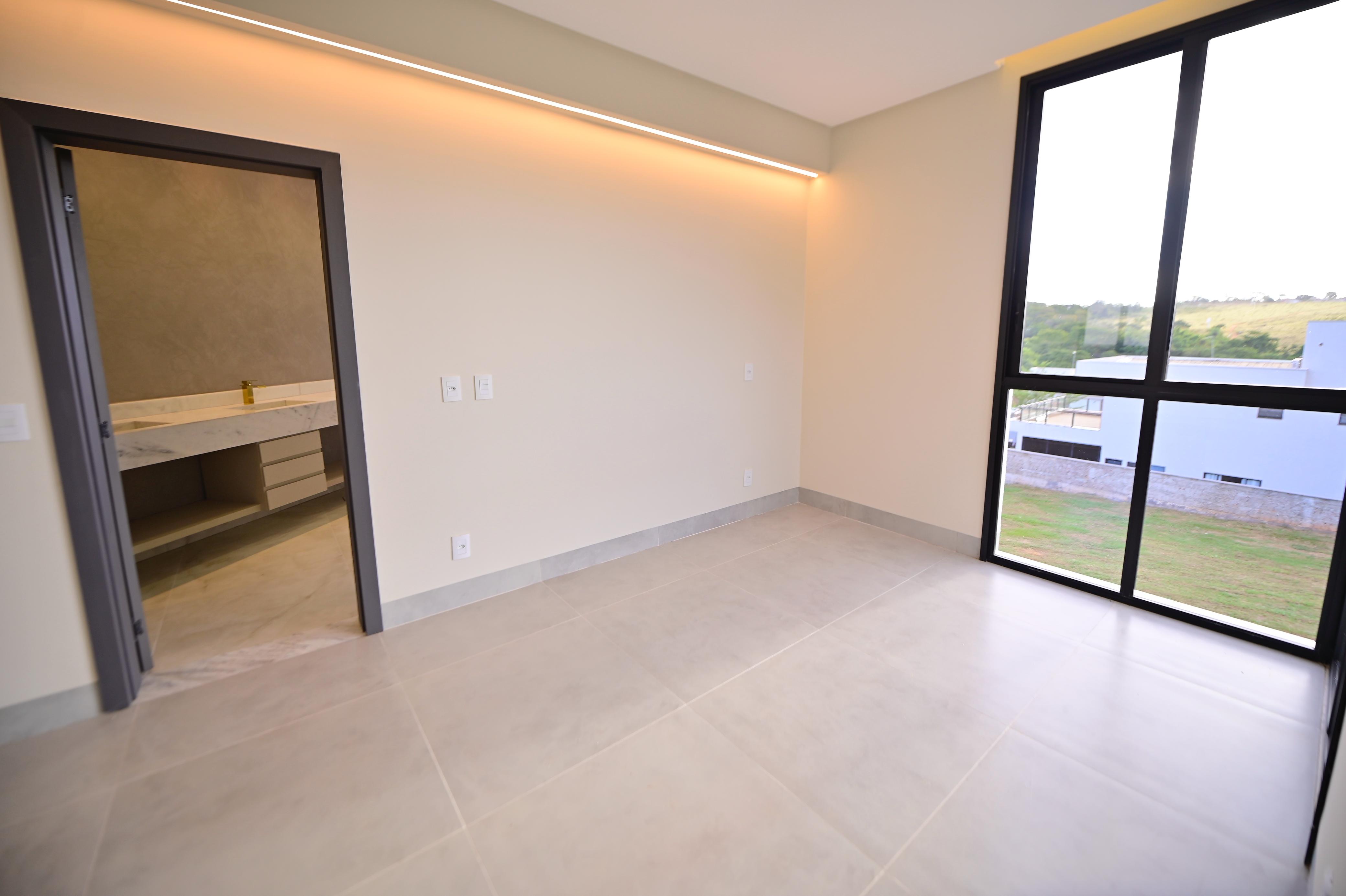 Sobrado para venda ou aluguel / Jardins Barcelona / Frente para a Mata / 3 suites / sala integrada / cozinha e banheiros com armários / piscina / novo