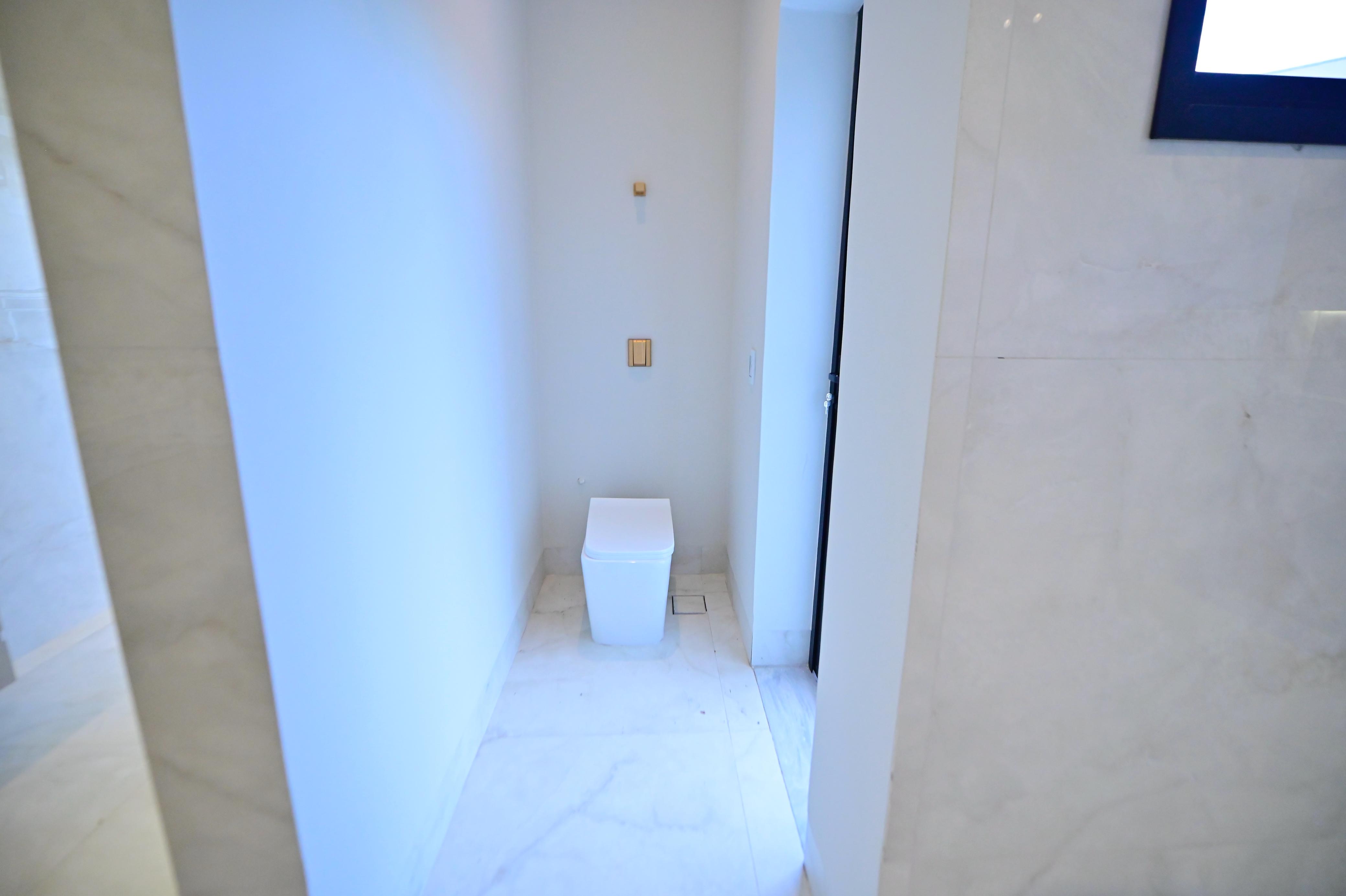 Sobrado para venda ou aluguel / Jardins Barcelona / Frente para a Mata / 3 suites / sala integrada / cozinha e banheiros com armários / piscina / novo
