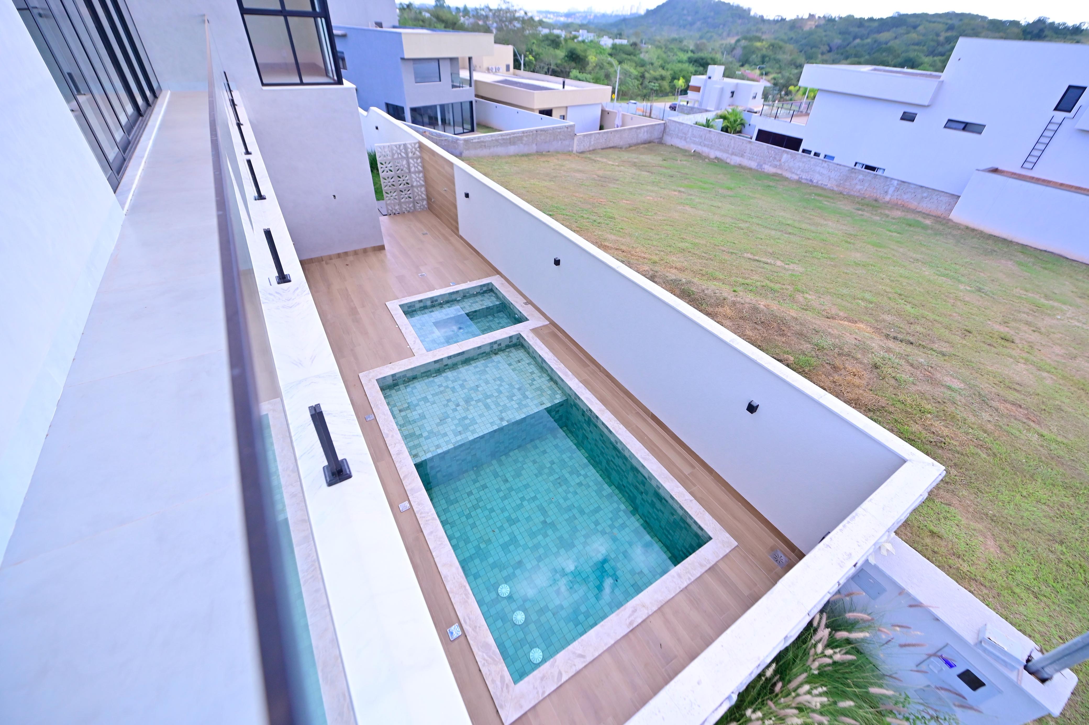 Sobrado para venda ou aluguel / Jardins Barcelona / Frente para a Mata / 3 suites / sala integrada / cozinha e banheiros com armários / piscina / novo