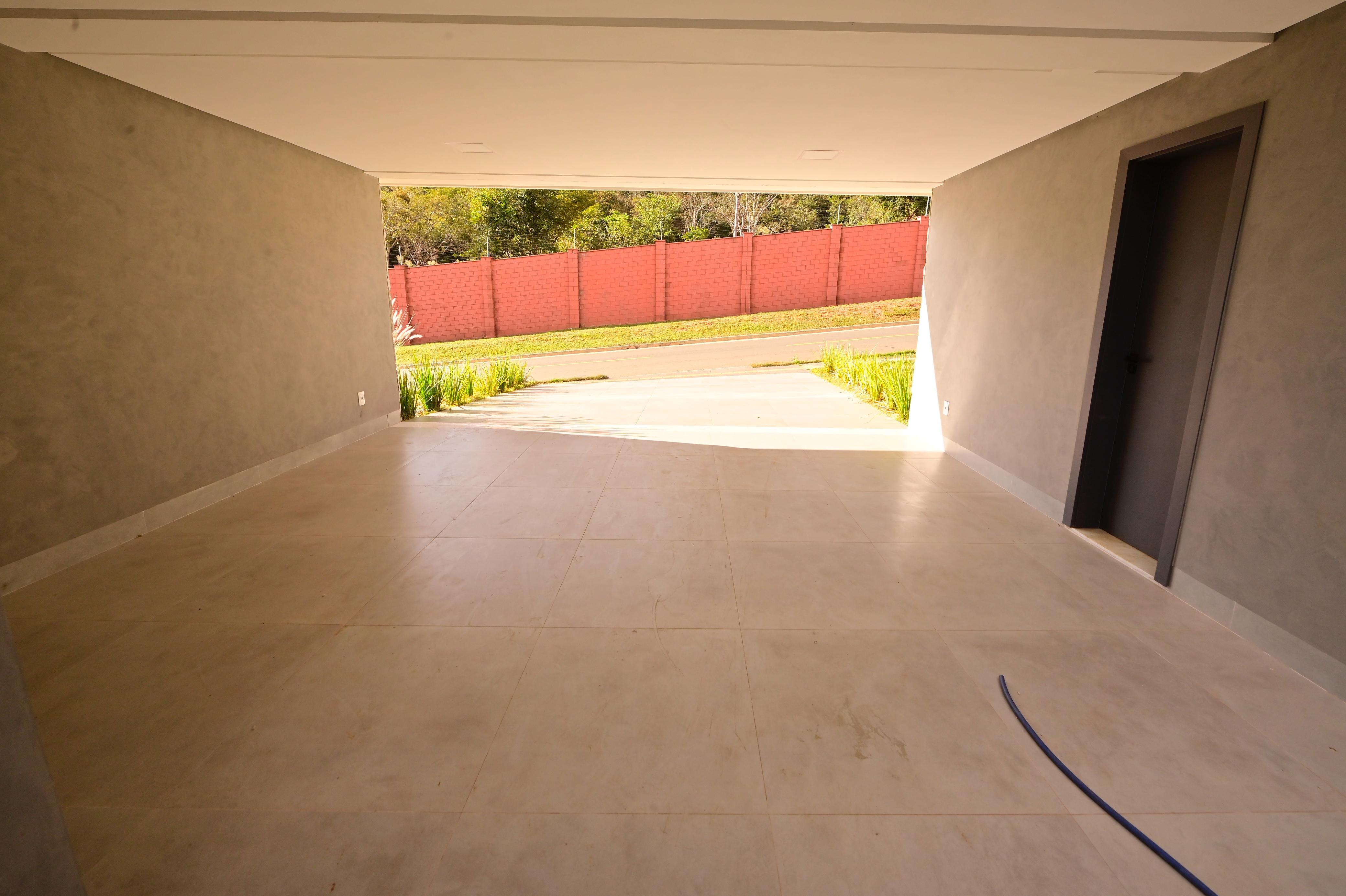 Sobrado para venda ou aluguel / Jardins Barcelona / Frente para a Mata / 3 suites / sala integrada / cozinha e banheiros com armários / piscina / novo