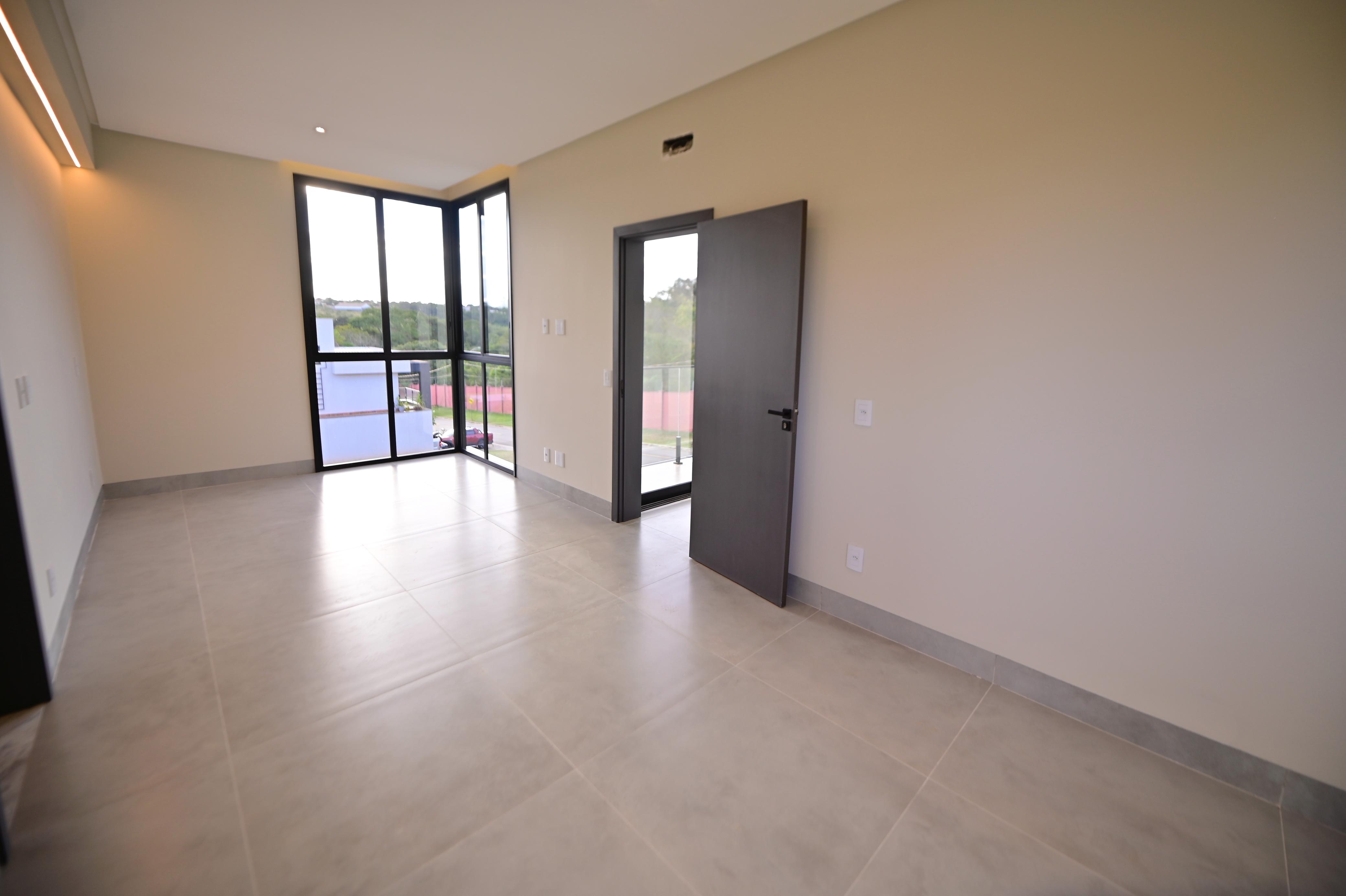 Sobrado para venda ou aluguel / Jardins Barcelona / Frente para a Mata / 3 suites / sala integrada / cozinha e banheiros com armários / piscina / novo