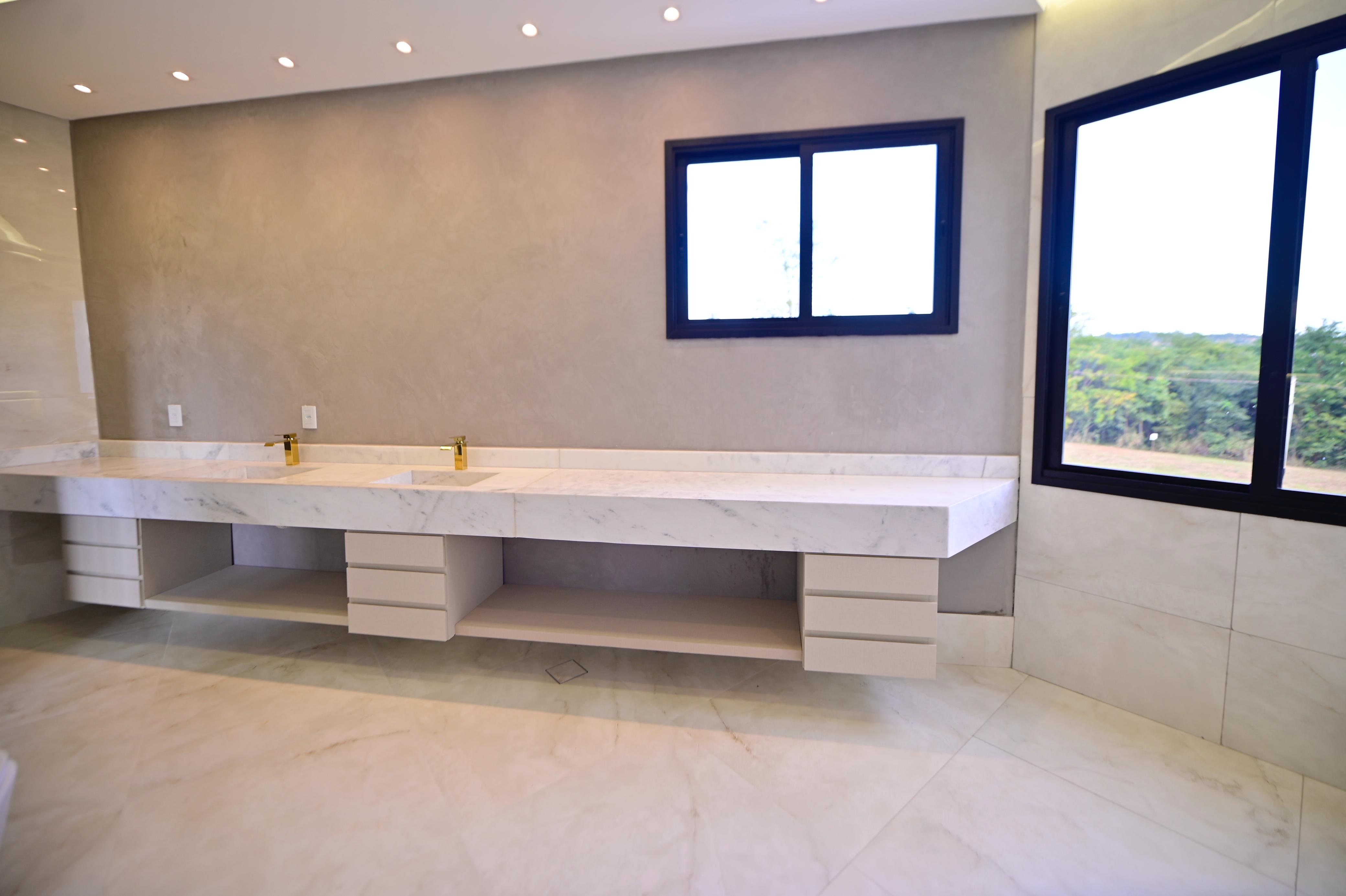 Sobrado para venda ou aluguel / Jardins Barcelona / Frente para a Mata / 3 suites / sala integrada / cozinha e banheiros com armários / piscina / novo