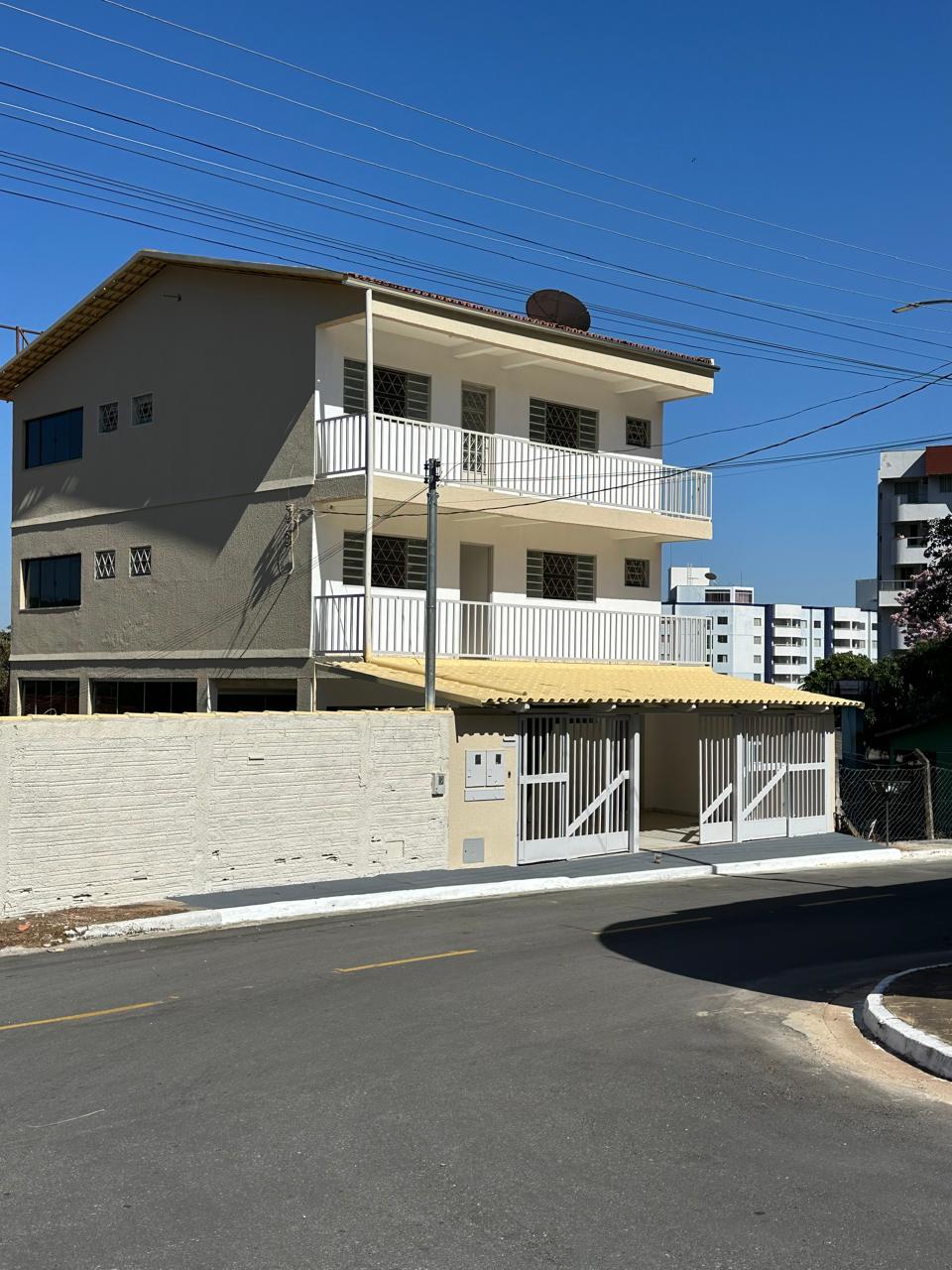 Prédio à venda no Rio Quente / Prédio principal 9 suítes / 481,00m2 / +4 kitnets 101,00m²