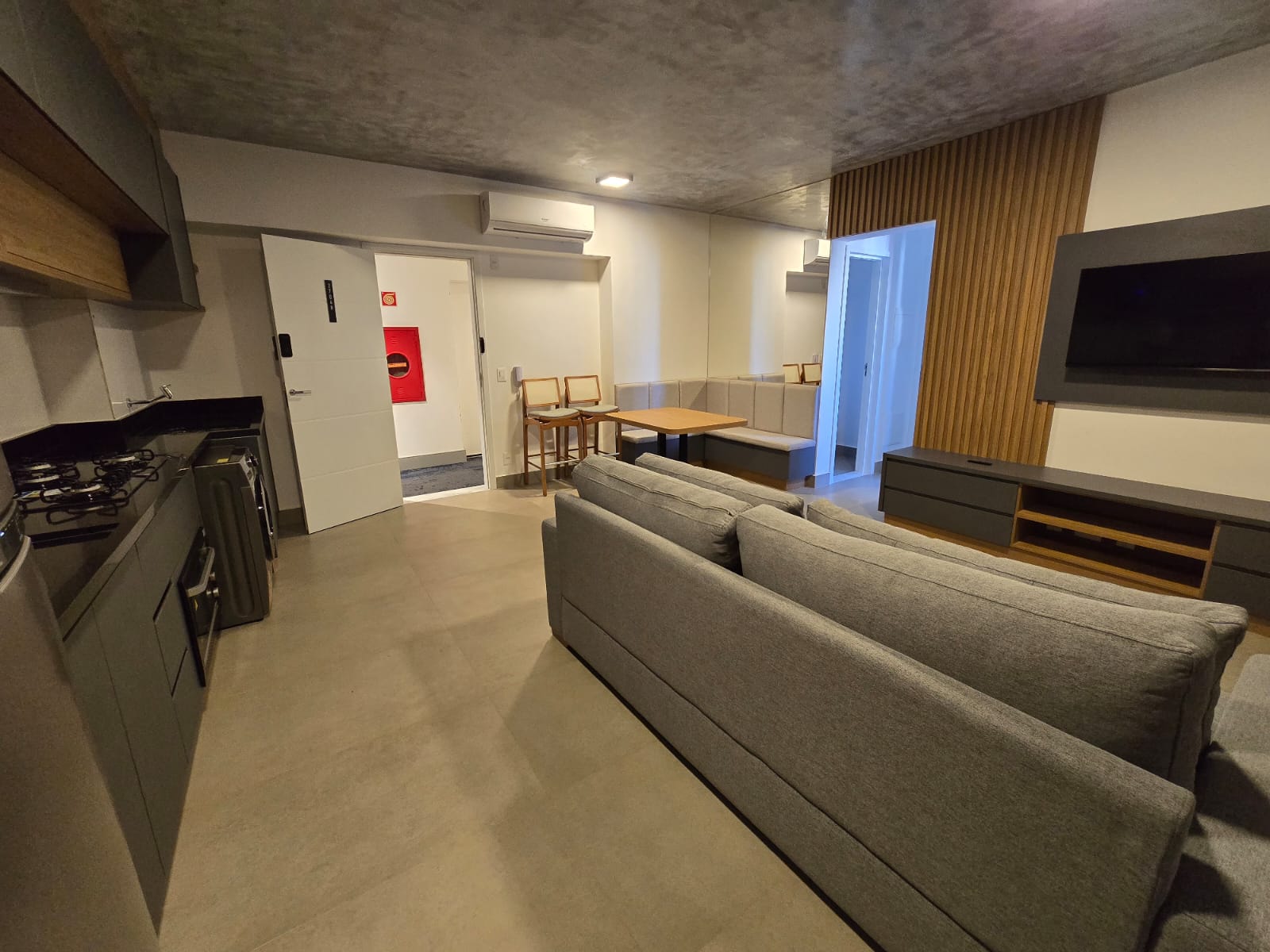Apartamento à venda ou aluguel Setor Oeste / 2 suites / lavabo / 2 vagas / 72m² / andar alto / prédio novo / mobiliado