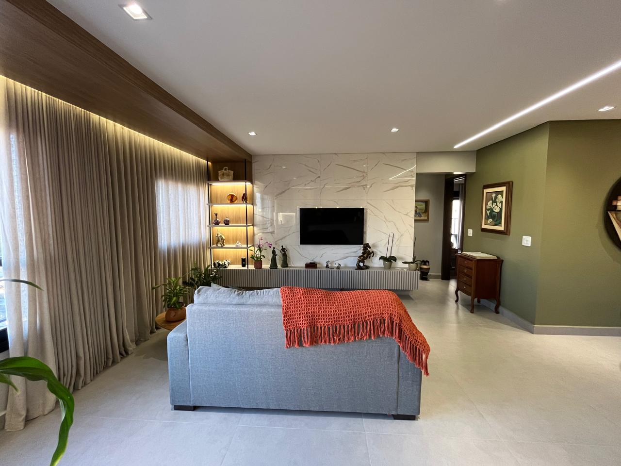 Apartamento à venda Setor Bueno / 87 m² /   02 suítes / lavabo e varanda / com vista privilegiada para o Parque Vaca Brava / 2 vagas / mobiliado