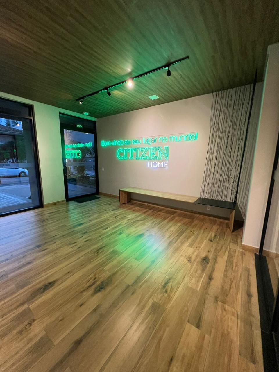 Apartamento à venda Setor Bueno / 87 m² /   02 suítes / lavabo e varanda / com vista privilegiada para o Parque Vaca Brava / 2 vagas / mobiliado