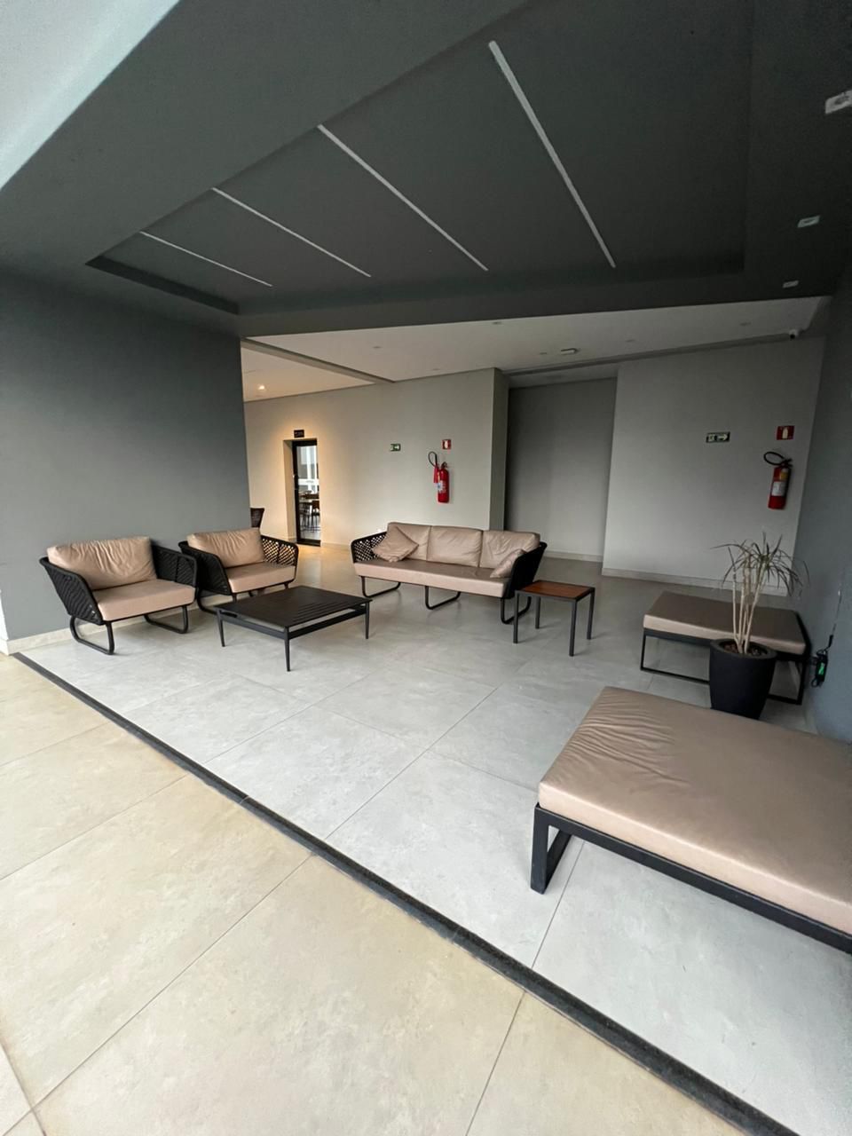 Apartamento à venda Setor Bueno / 87 m² /   02 suítes / lavabo e varanda / com vista privilegiada para o Parque Vaca Brava / 2 vagas / mobiliado