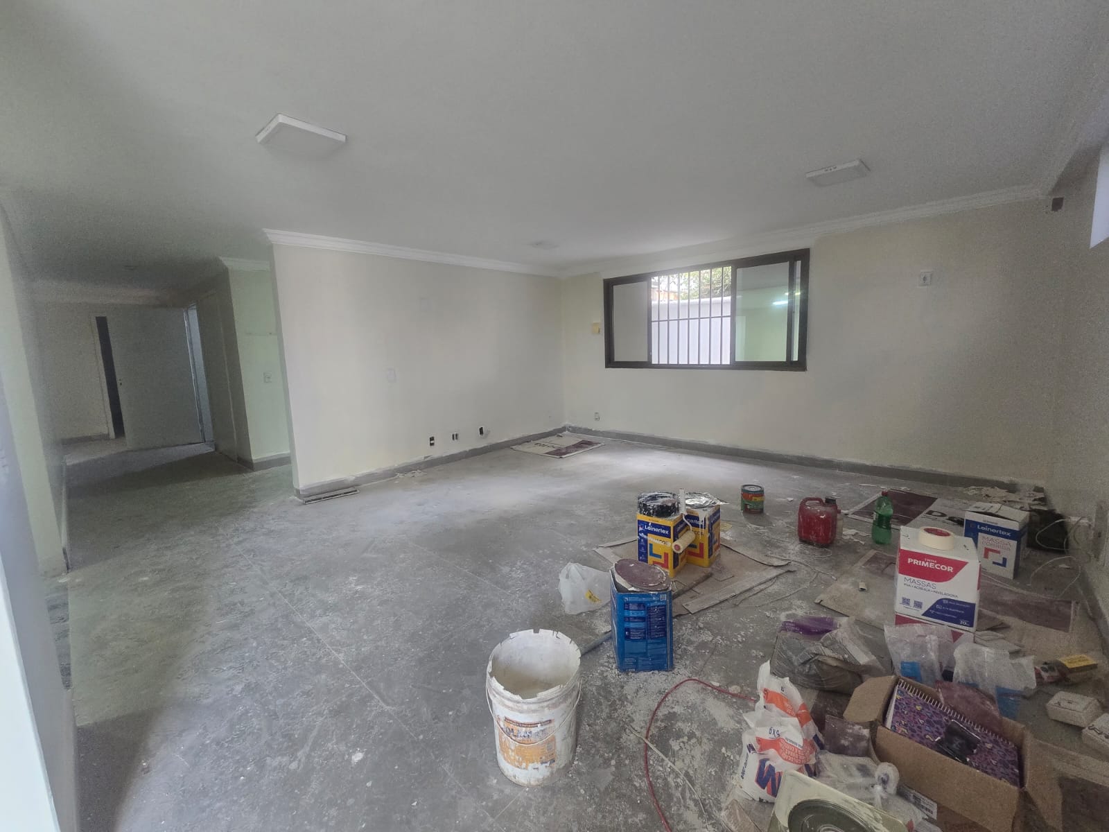 Locação de prédio comercial / Setor Marista / 650 m² / 8 vagas / 12 salas com pia / recepção / 3 salas grandes / ideal para clínicas, lojas, escolas, restaurantes
