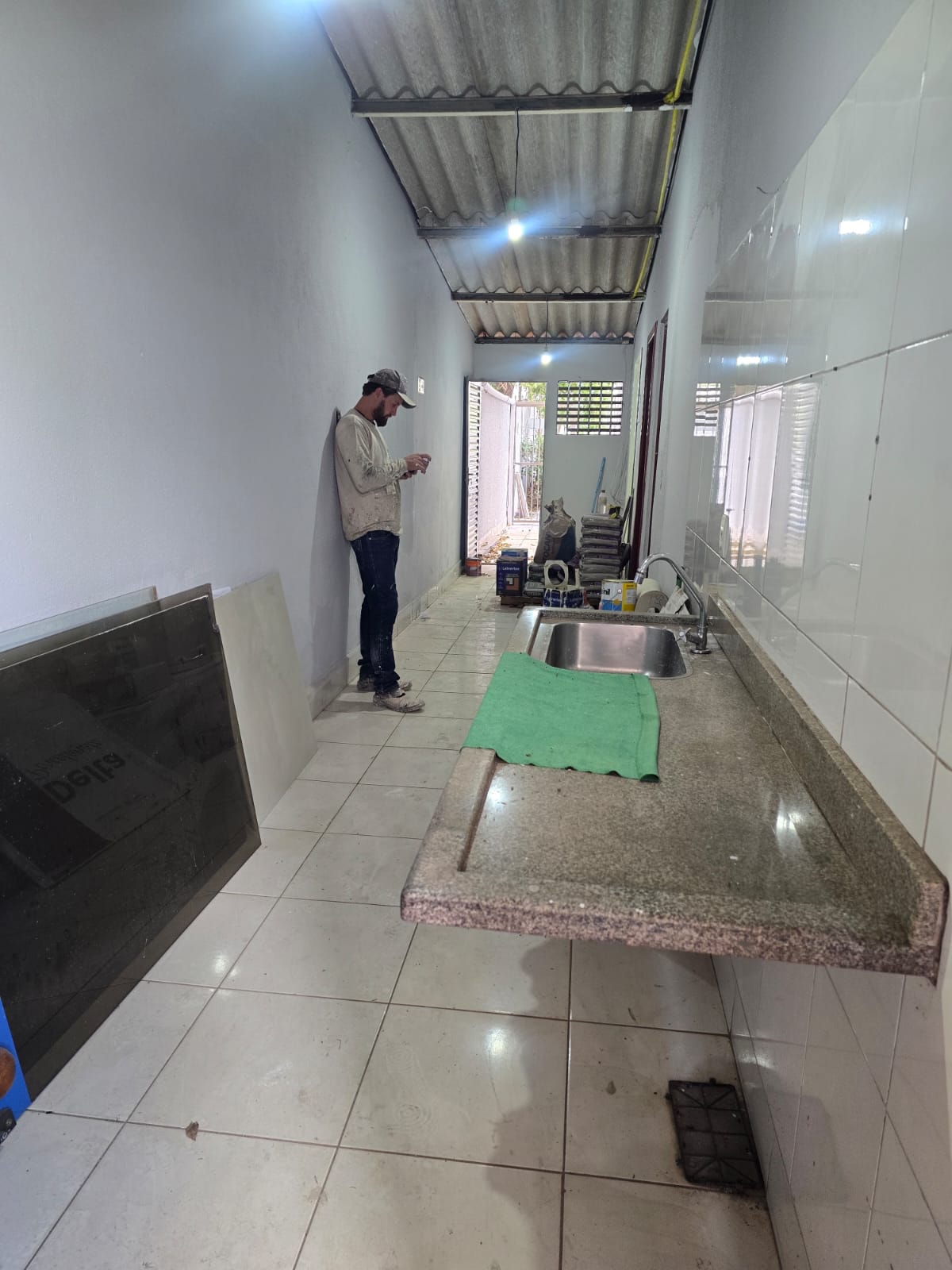 Locação de prédio comercial / Setor Marista / 650 m² / 8 vagas / 12 salas com pia / recepção / 3 salas grandes / ideal para clínicas, lojas, escolas, restaurantes