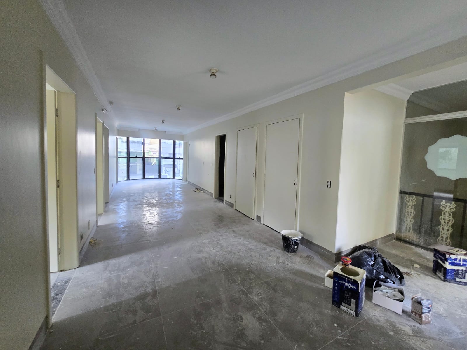 Locação de prédio comercial / Setor Marista / 650 m² / 8 vagas / 12 salas com pia / recepção / 3 salas grandes / ideal para clínicas, lojas, escolas, restaurantes