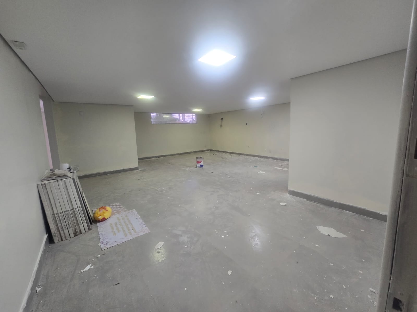 Locação de prédio comercial / Setor Marista / 650 m² / 8 vagas / 12 salas com pia / recepção / 3 salas grandes / ideal para clínicas, lojas, escolas, restaurantes
