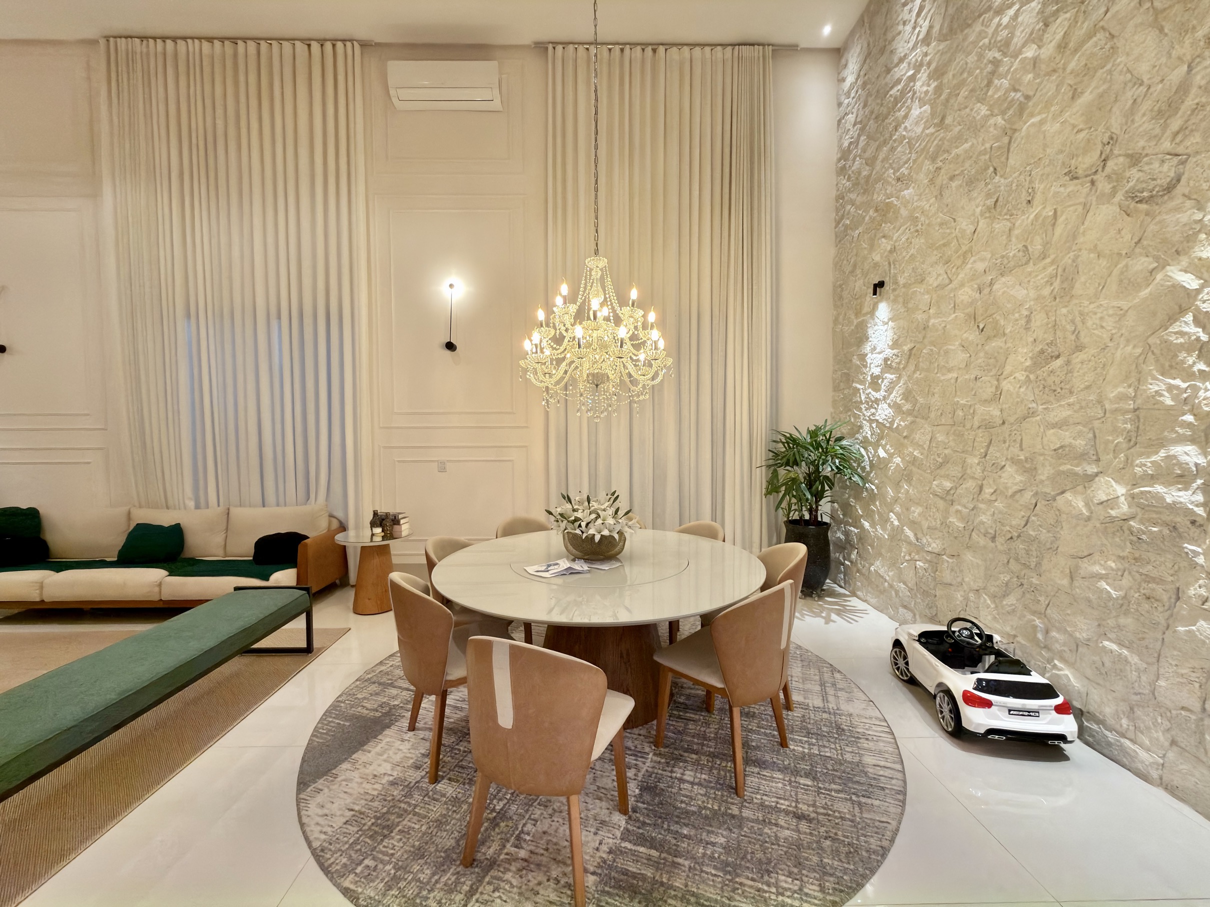 Venda Casa térrea Jardins Valencia  / 200 m² / jacuzzi / churrasqueira / 3 quartos