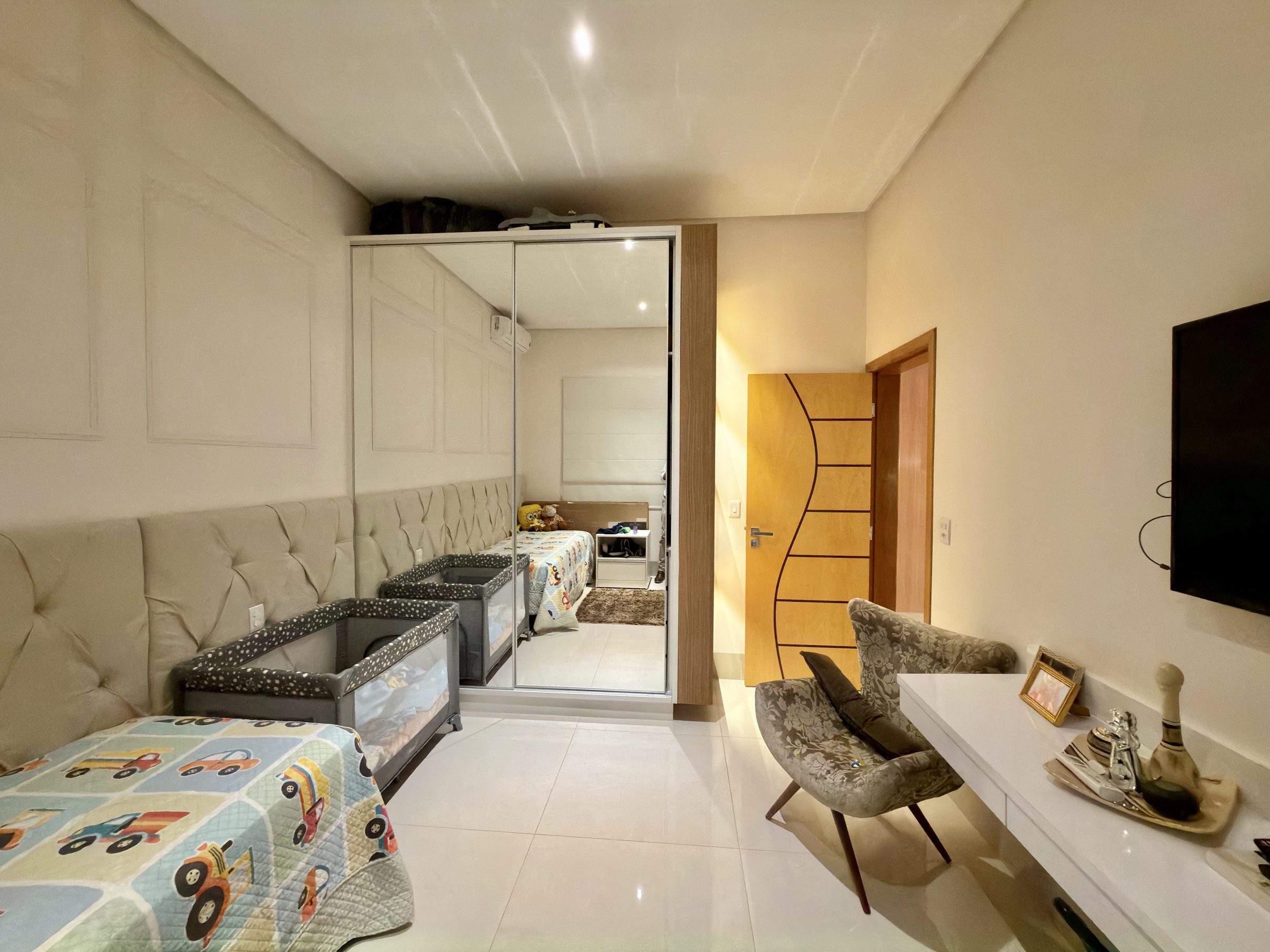 Venda Casa térrea Jardins Valencia  / 200 m² / jacuzzi / churrasqueira / 3 quartos