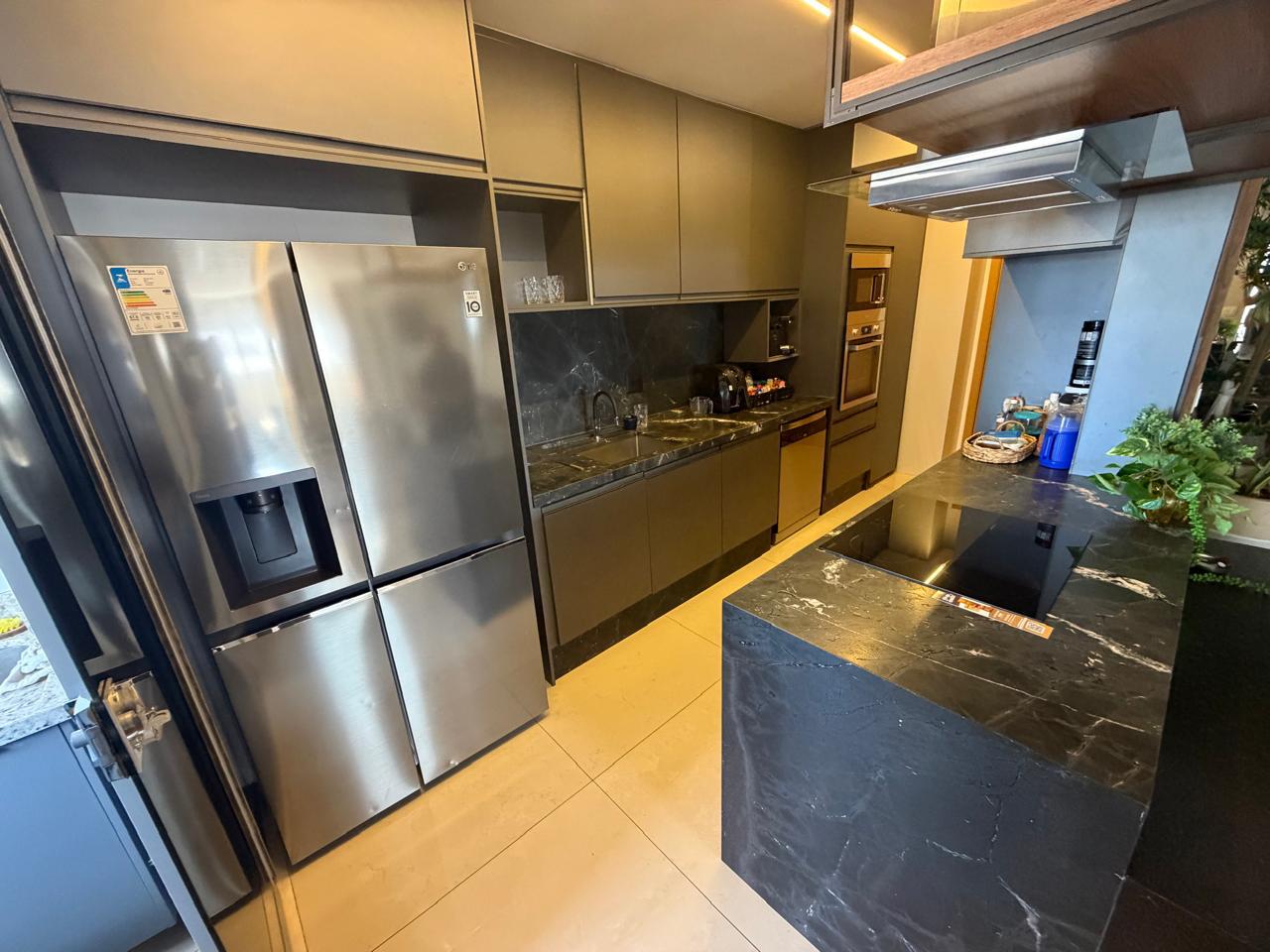 Aluguel apartamento alto padrão Setor Bueno / 123 m² / 2 suites / mobiliado / jacuzzi no apartamento / lazer completo
