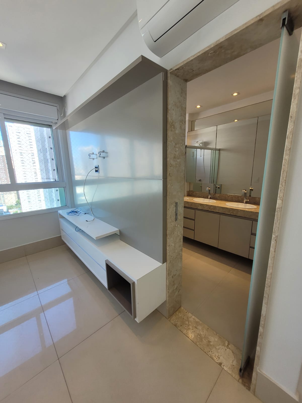 Apartamento para aluguel / Setor Marista / 160 m² / 3 suítes / 3 vagas / Varanda gourmet com churrasqueira a carvão / lavabo