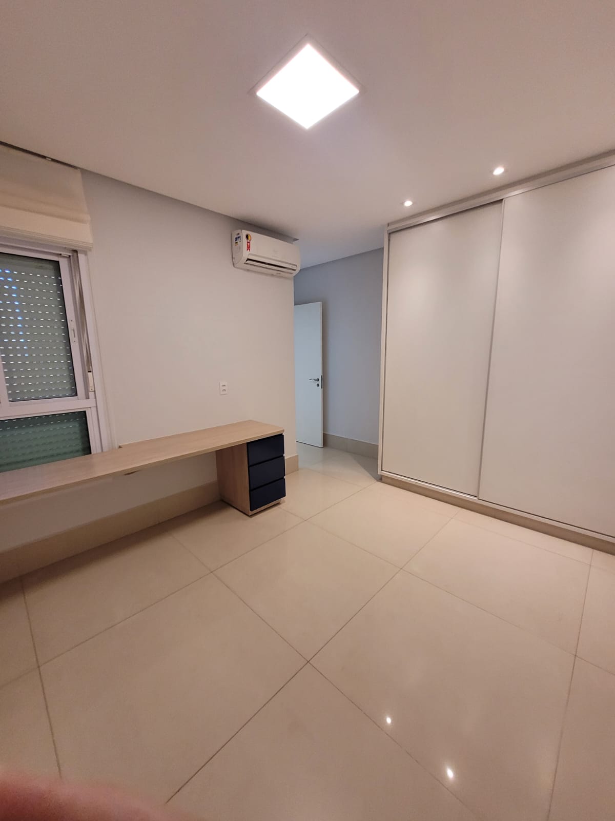 Apartamento para aluguel / Setor Marista / 160 m² / 3 suítes / 3 vagas / Varanda gourmet com churrasqueira a carvão / lavabo