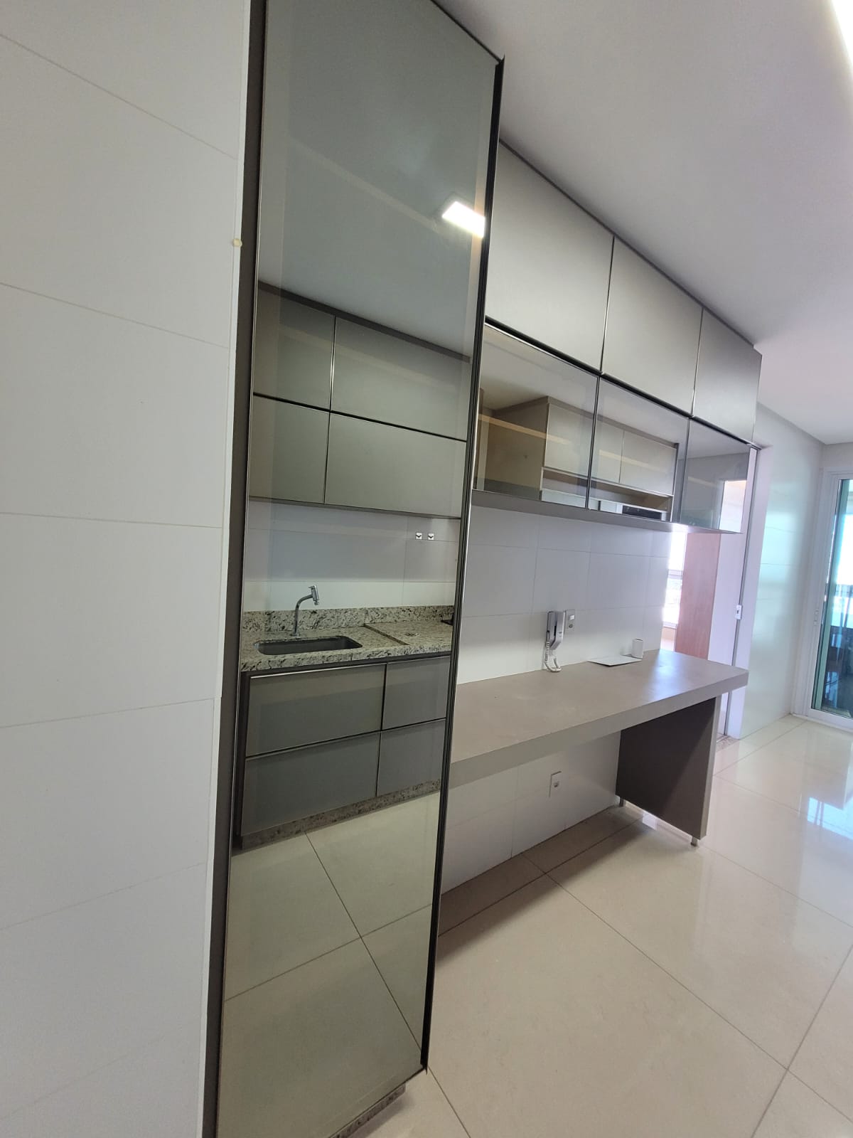 Apartamento para aluguel / Setor Marista / 160 m² / 3 suítes / 3 vagas / Varanda gourmet com churrasqueira a carvão / lavabo