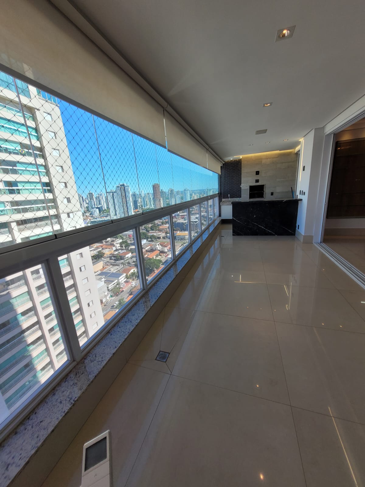Apartamento para aluguel / Setor Marista / 160 m² / 3 suítes / 3 vagas / Varanda gourmet com churrasqueira a carvão / lavabo