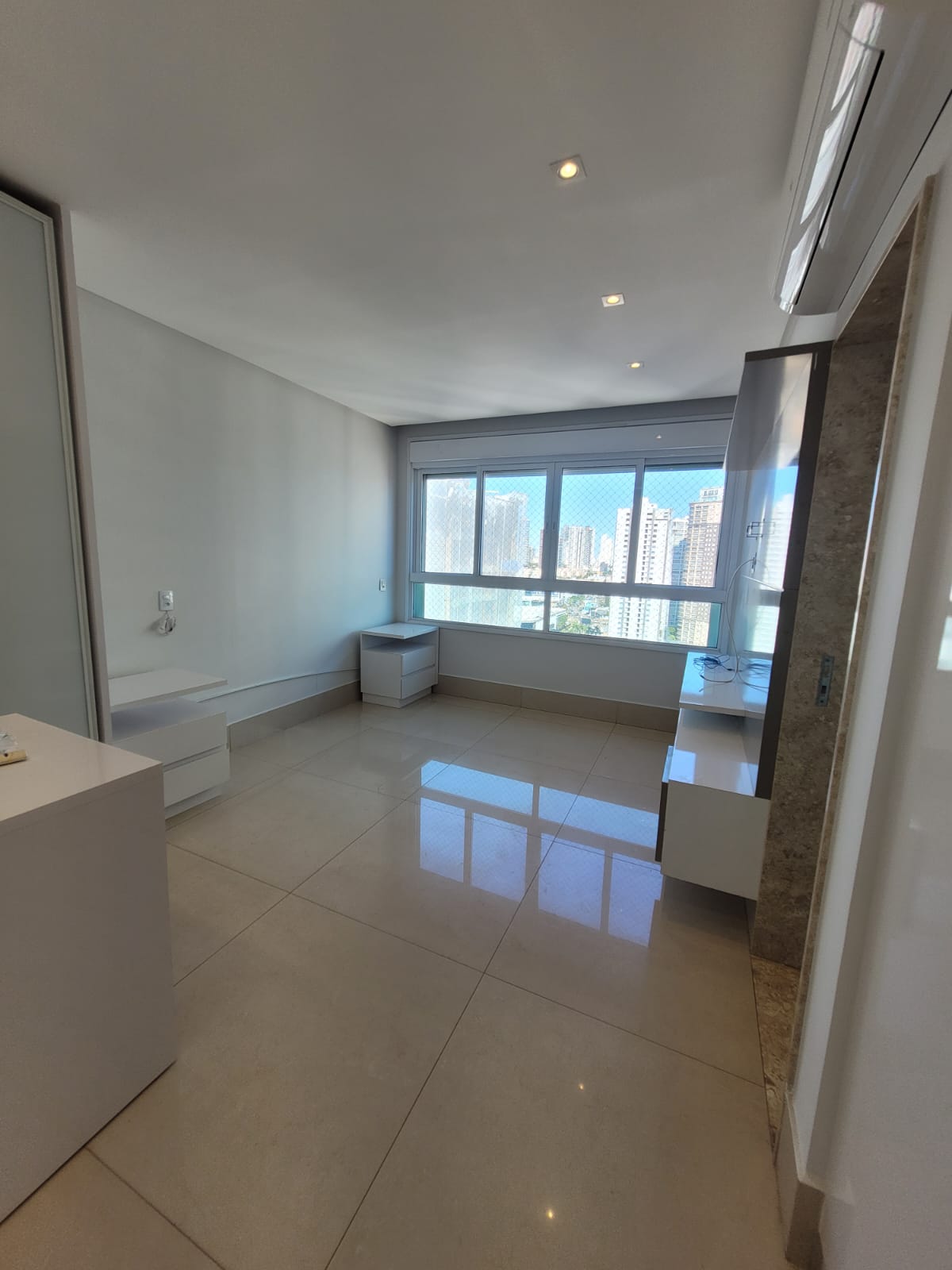 Apartamento para aluguel / Setor Marista / 160 m² / 3 suítes / 3 vagas / Varanda gourmet com churrasqueira a carvão / lavabo