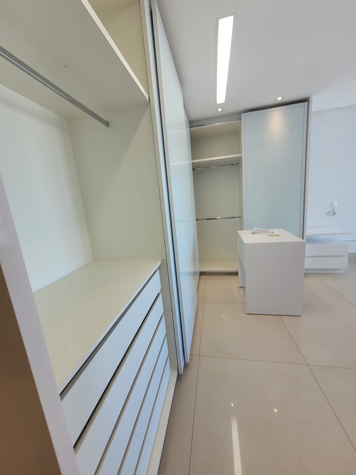 Apartamento para aluguel / Setor Marista / 160 m² / 3 suítes / 3 vagas / Varanda gourmet com churrasqueira a carvão / lavabo