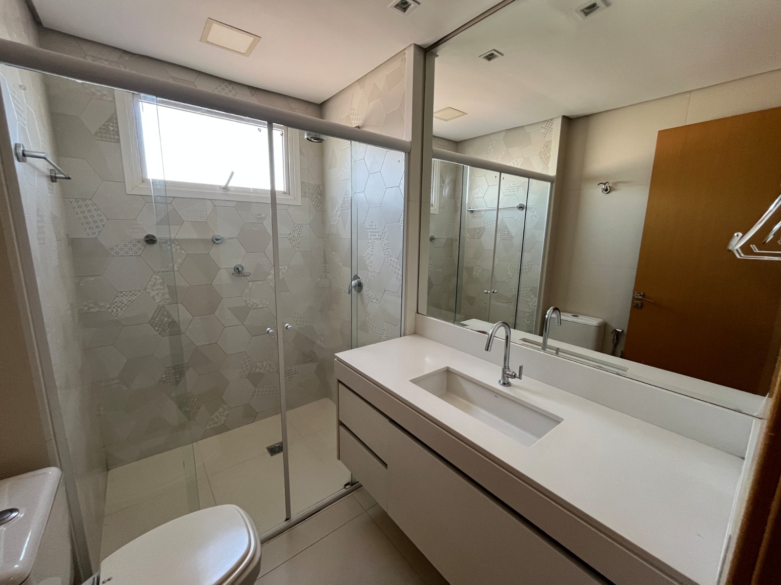 Aluguel de Apartamento no Residencial Maxxi 135 / 3 suítes / 2 vagas / 121m² / Setor Marista