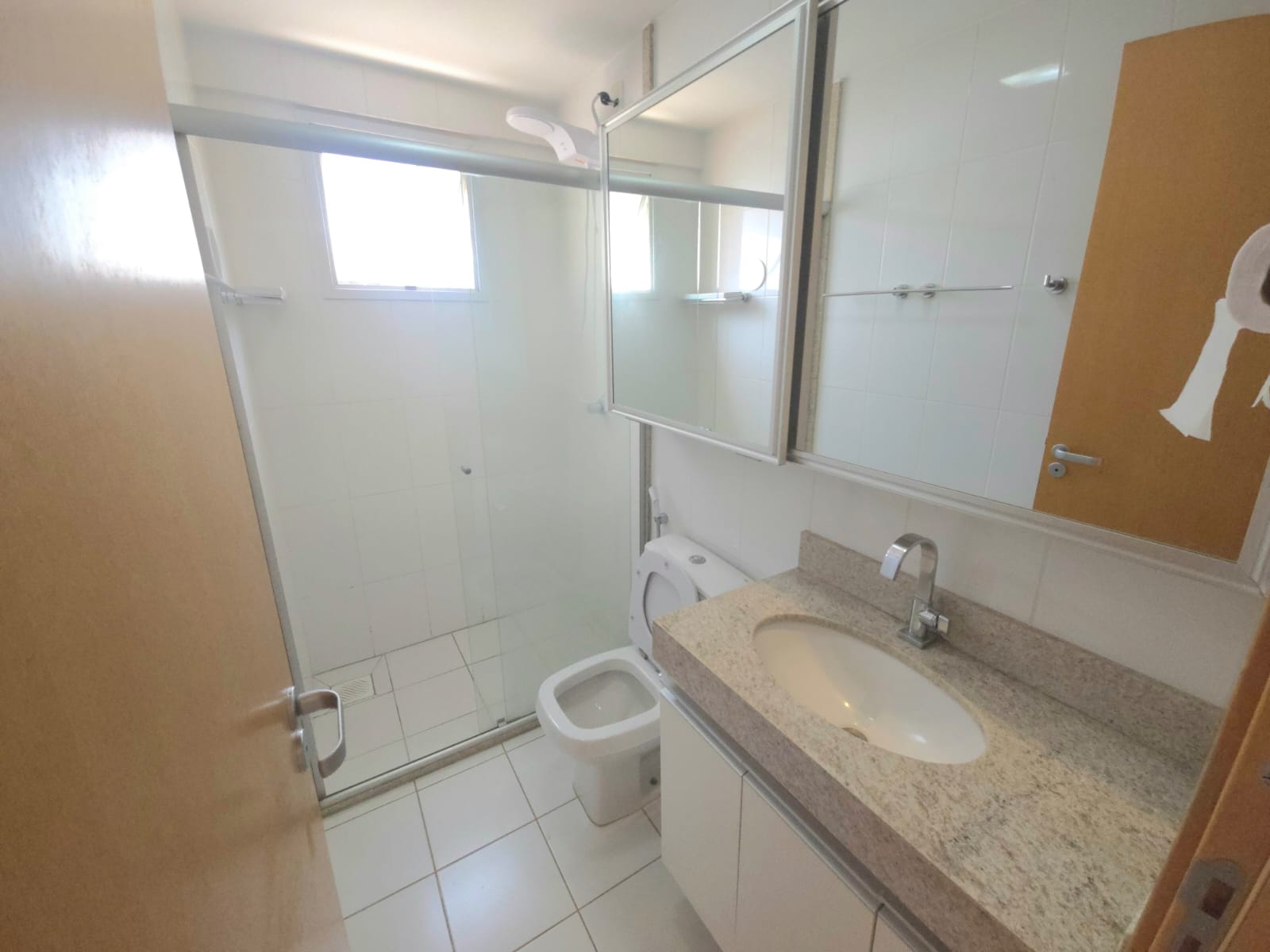 Apartamento à Venda / 02 quartos /  / 1 suíte / repleto em armários / balcão gourmet / andar alto / Setor Bueno