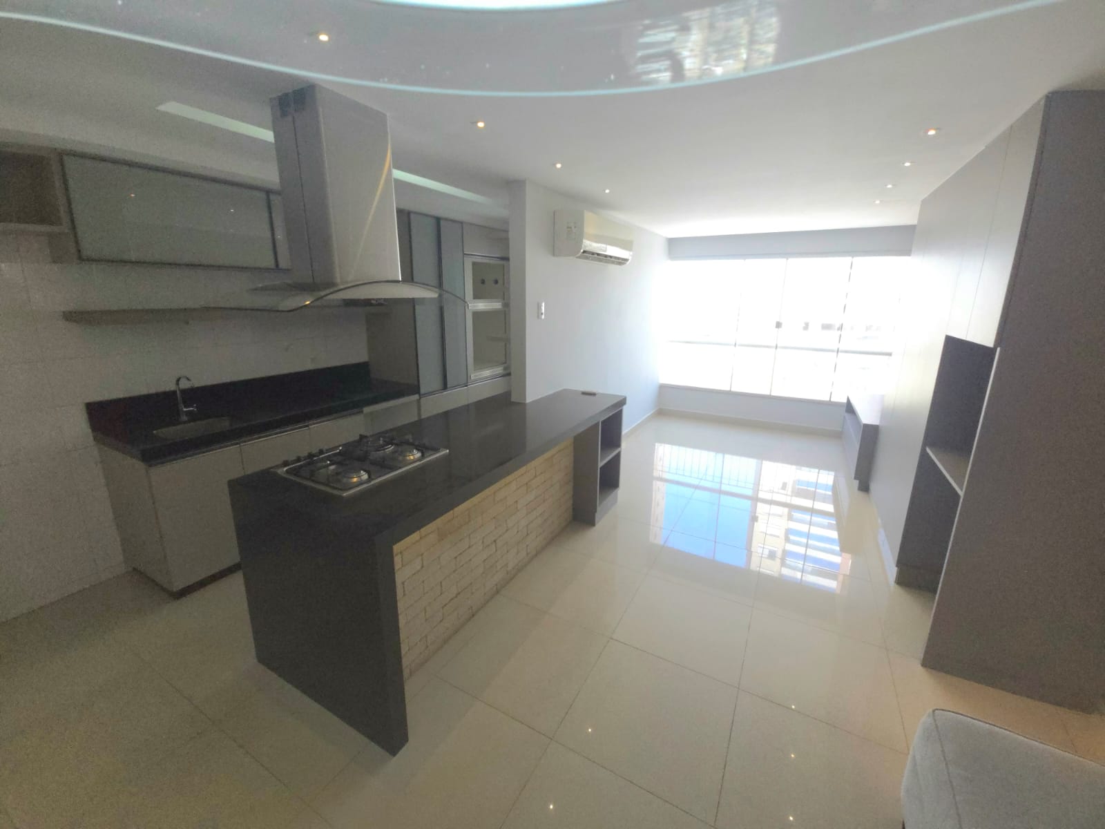 Apartamento à Venda / 02 quartos /  / 1 suíte / repleto em armários / balcão gourmet / andar alto / Setor Bueno