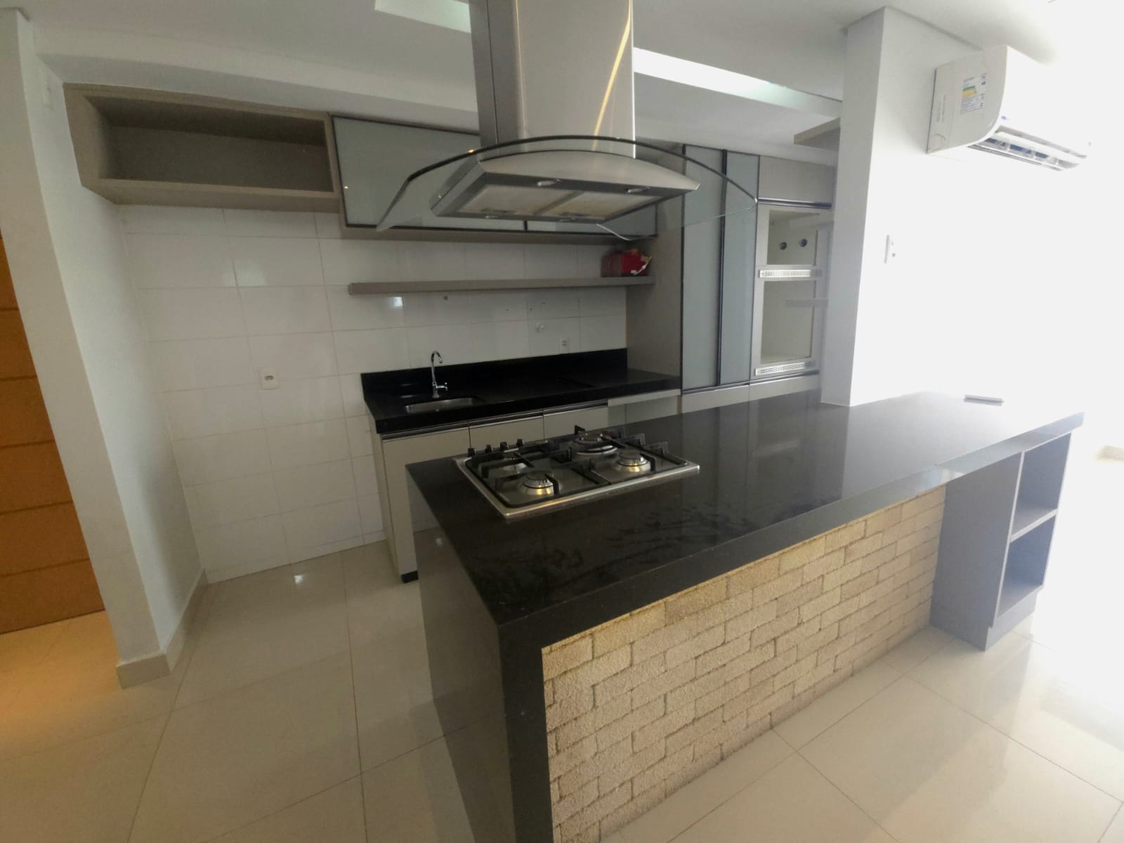 Apartamento à Venda / 02 quartos /  / 1 suíte / repleto em armários / balcão gourmet / andar alto / Setor Bueno