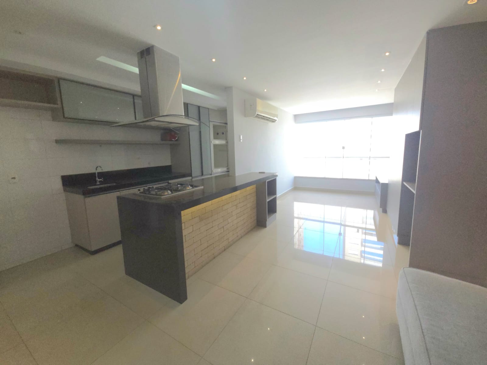 Apartamento à Venda / 02 quartos /  / 1 suíte / repleto em armários / balcão gourmet / andar alto / Setor Bueno
