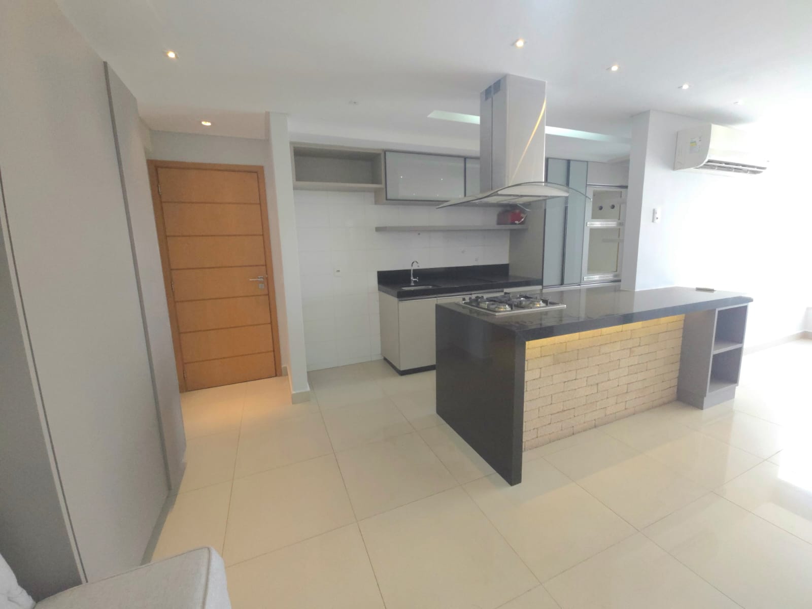 Apartamento à Venda / 02 quartos /  / 1 suíte / repleto em armários / balcão gourmet / andar alto / Setor Bueno