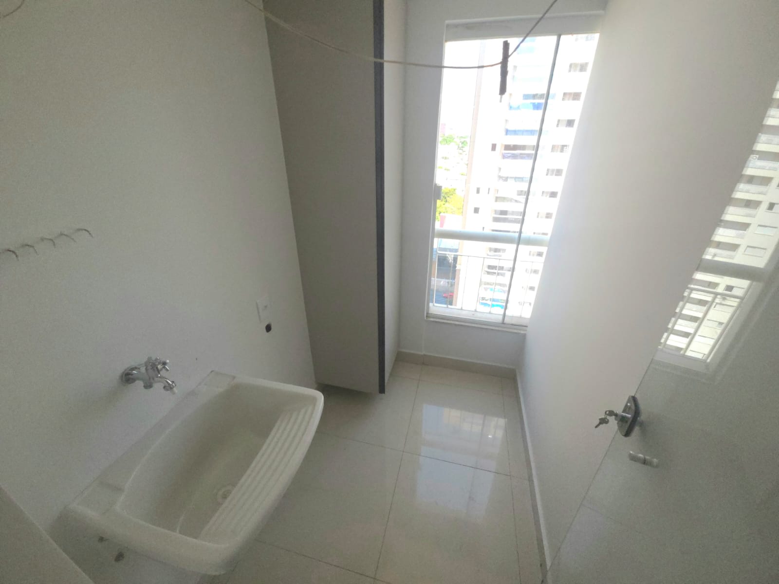 Apartamento à Venda / 02 quartos /  / 1 suíte / repleto em armários / balcão gourmet / andar alto / Setor Bueno
