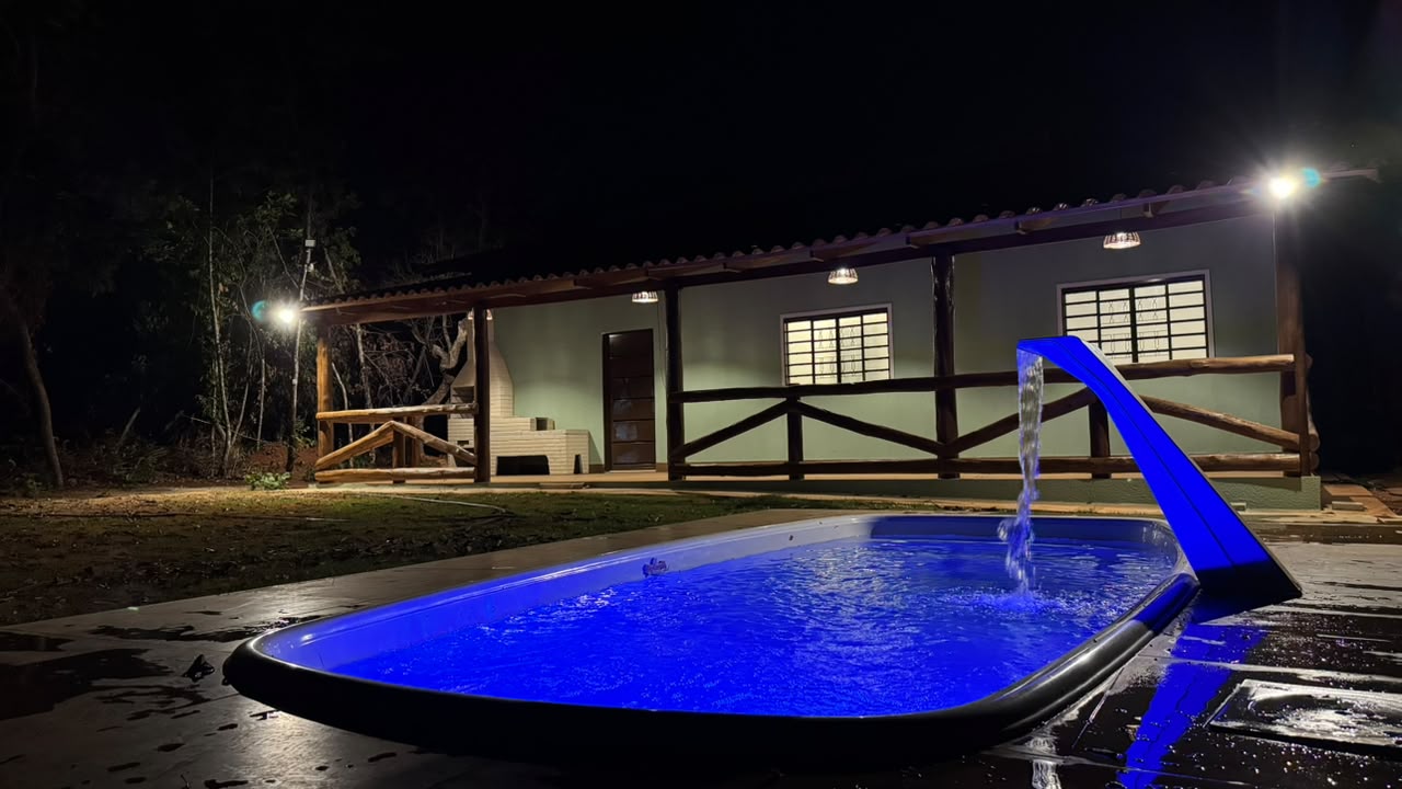 Chácara com piscina à Venda / Bonfinópolis / Casa de 2 quartos / Churrasqueira e fogão a lenha