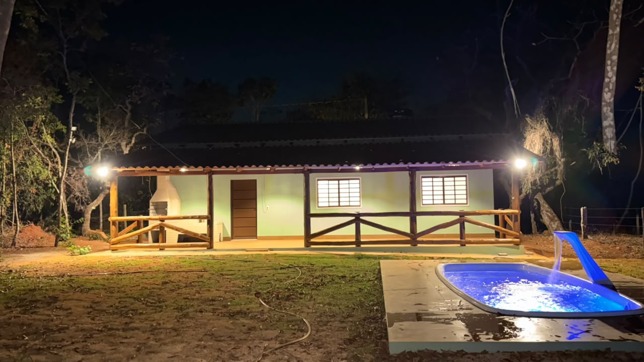 Chácara com piscina à Venda / Bonfinópolis / Casa de 2 quartos / Churrasqueira e fogão a lenha