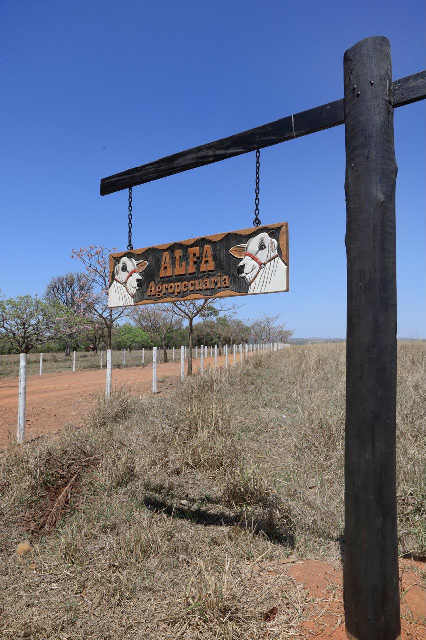 Fazenda de Alto Padrão / 18alq(GO) de Terra de cultura / São Miguel do Passa Quatro / 80km de Goiânia / 400 cabeças de gado / 850 metros de altitude / Fazenda plana / Benfeitorias Completas