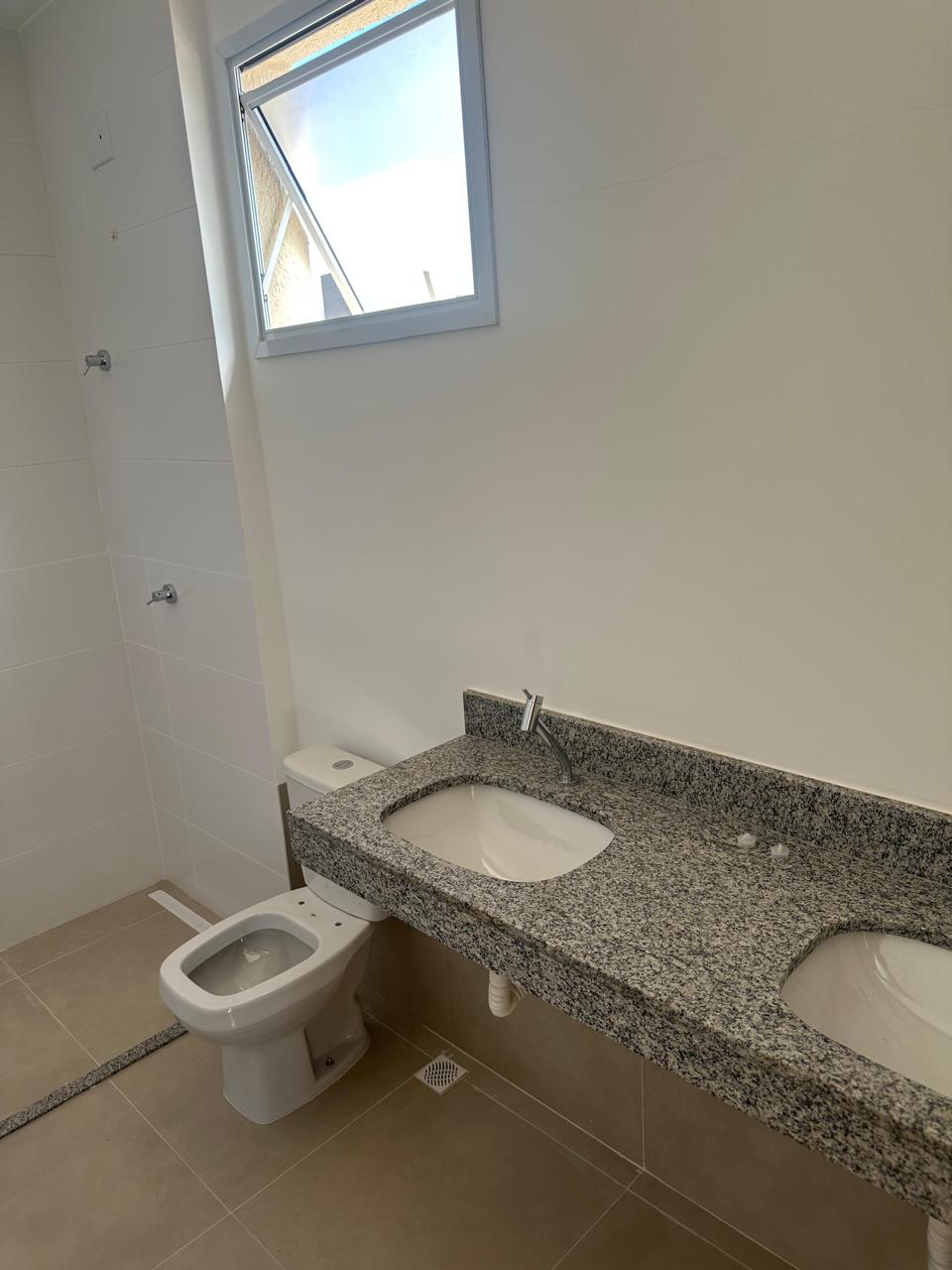 Sobrado à venda no Parque Amazônia / 4 quartos / 2 suítes / 181 m²