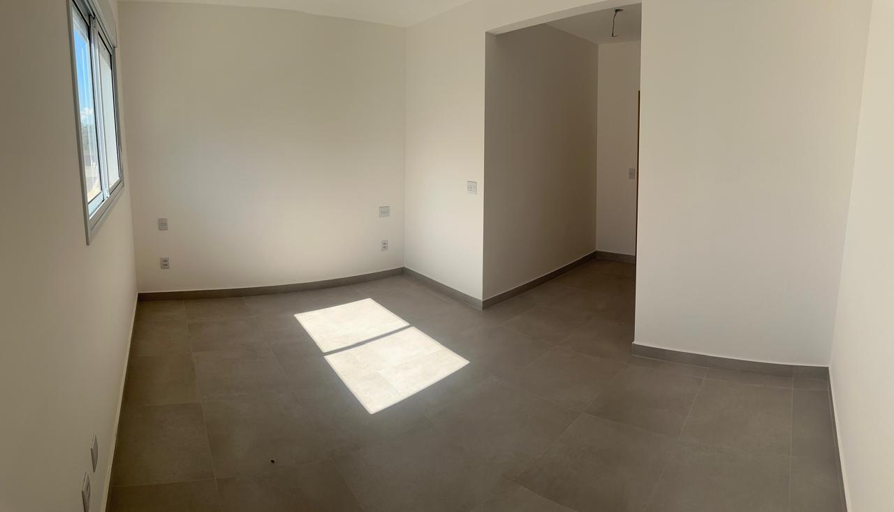 Sobrado à venda no Parque Amazônia / 4 quartos / 2 suítes / 181 m²