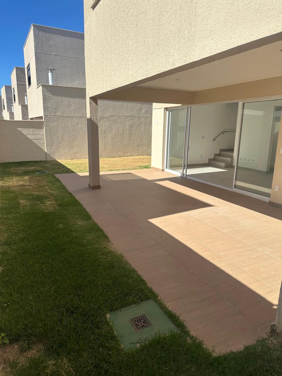 Sobrado à venda no Parque Amazônia / 4 quartos / 2 suítes / 181 m²